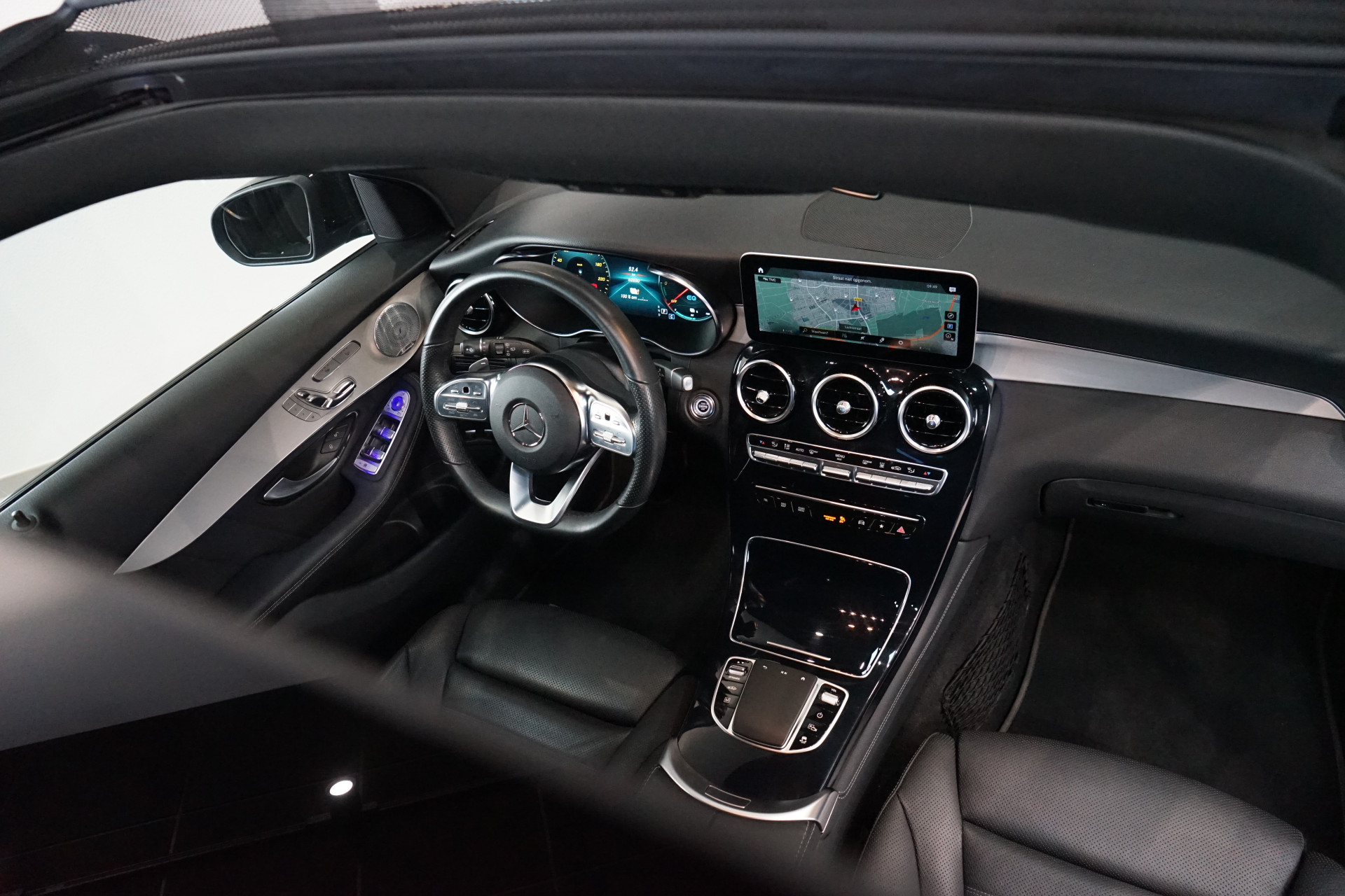 Mercedes-Benz GLC 300e 4MATIC AMG 43984636-2.jpg | Autocenter Oss