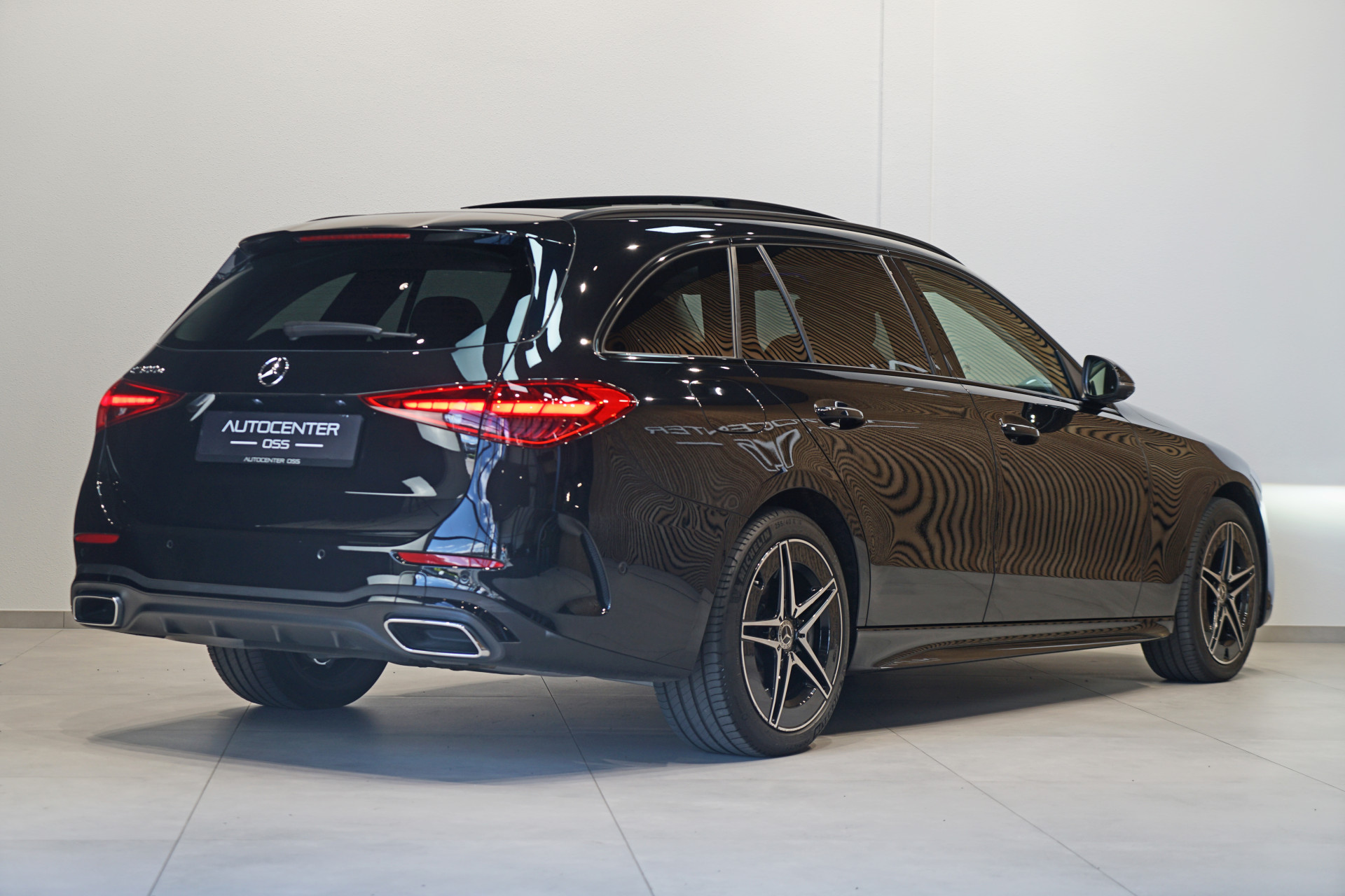 Mercedes-Benz C-Klasse Estate 300 e AMG 44889334-1.jpg | Autocenter Oss