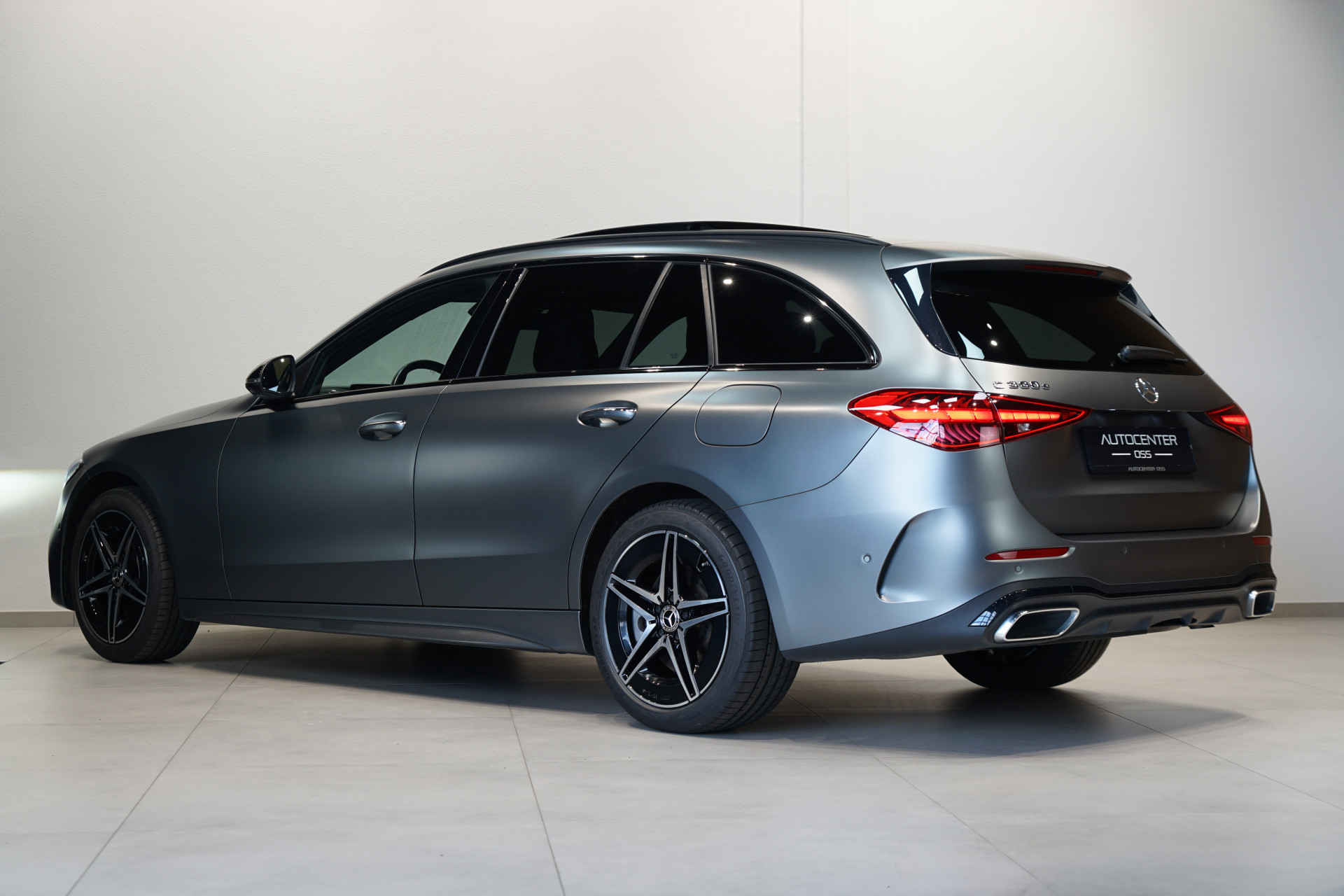 Mercedes-Benz C-Klasse Estate 300 e AMG 45247999-1.jpg | Autocenter Oss