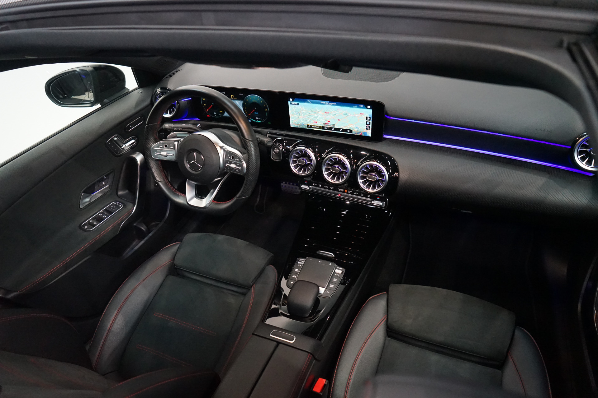 Mercedes-Benz A-Klasse 250 e AMG 45279397-2.jpg | Autocenter Oss