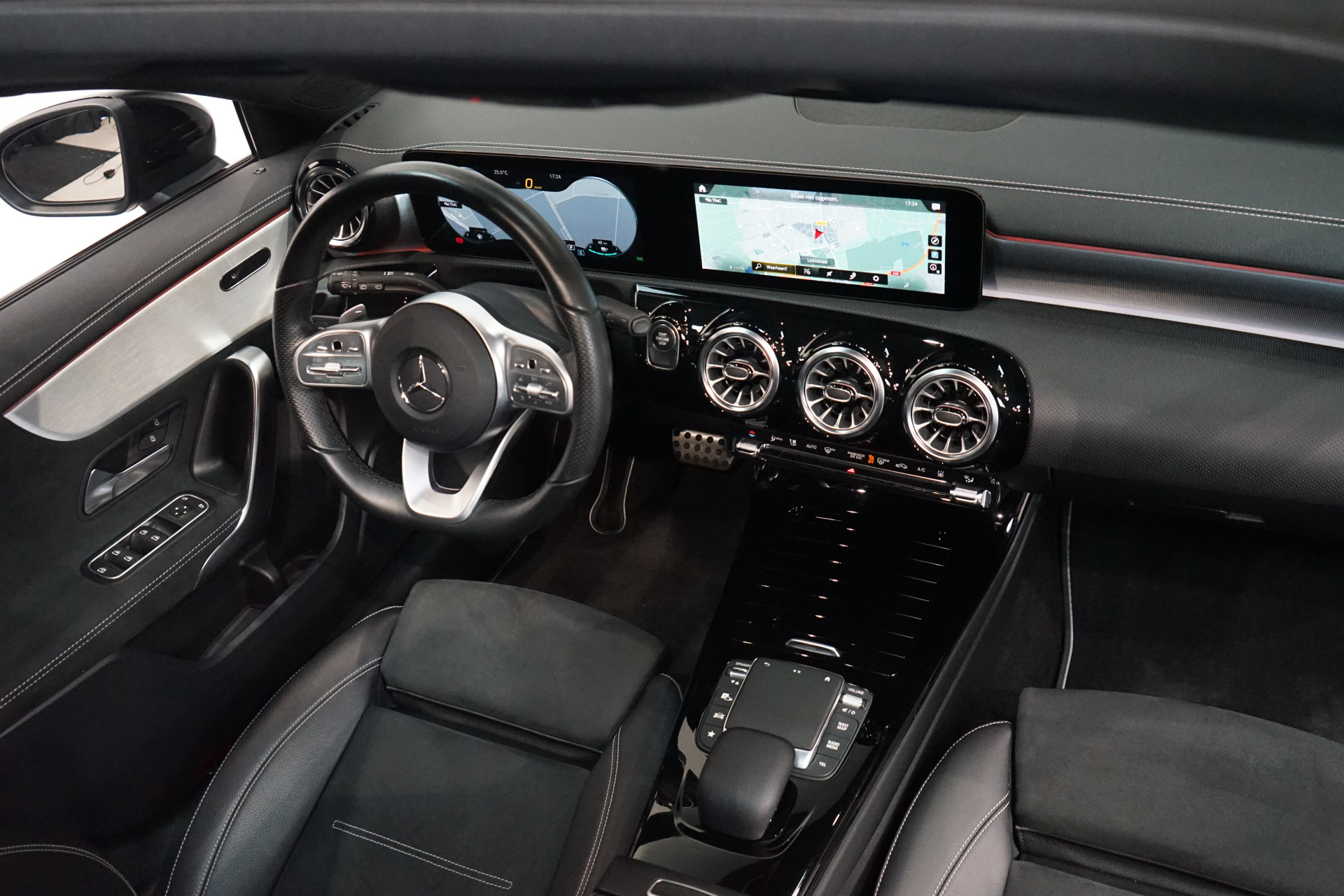 Mercedes-Benz A-Klasse 250 e AMG 45311061-2.jpg | Autocenter Oss