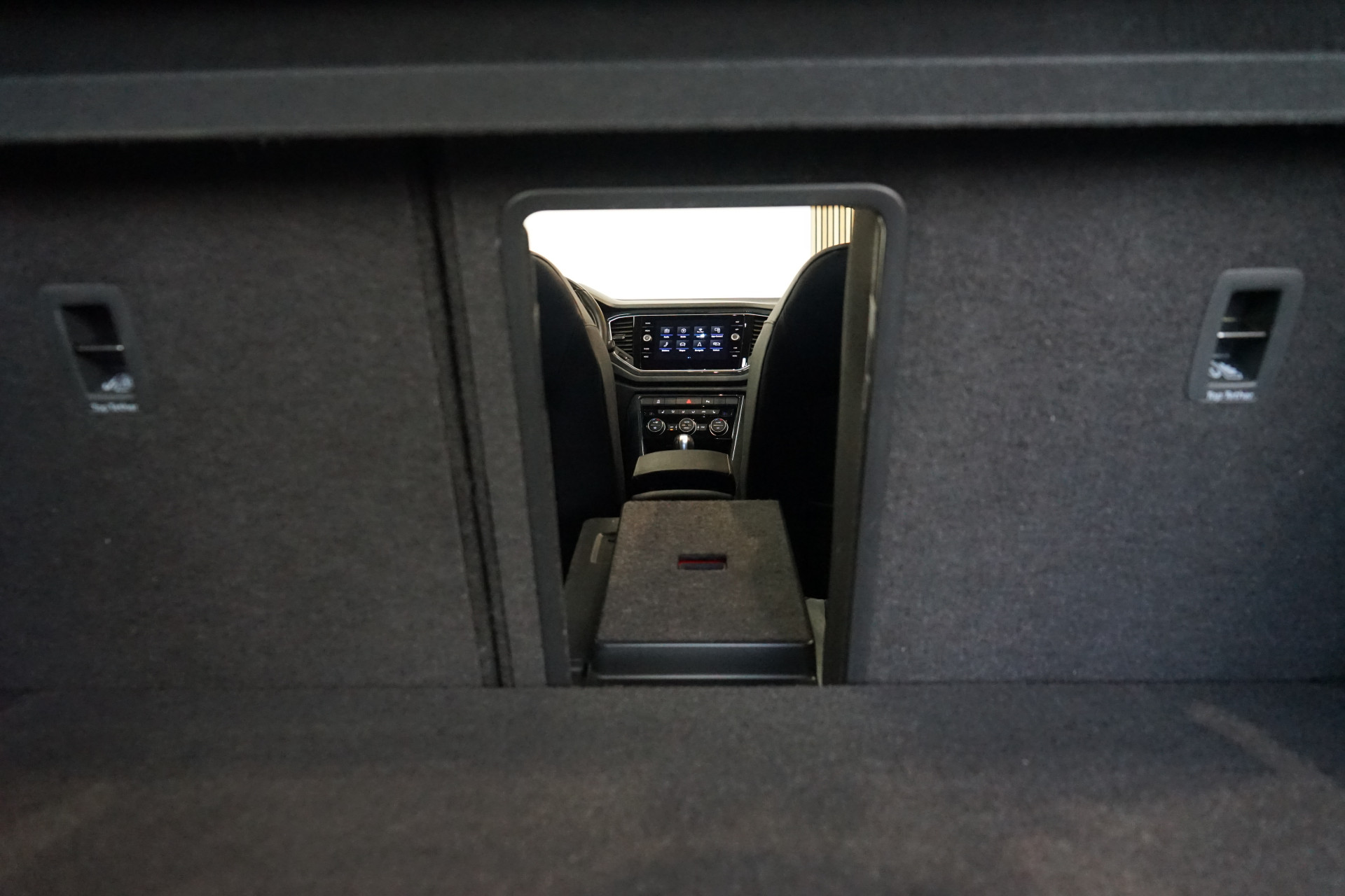 Volkswagen T-Roc 1.5 TSI R-LINE DSG 45461314-16.jpg | Autocenter Oss