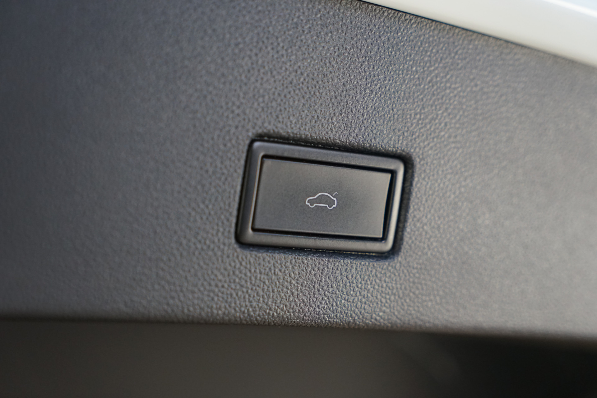 Volkswagen T-Roc 1.5 TSI R-LINE DSG 45461314-17.jpg | Autocenter Oss