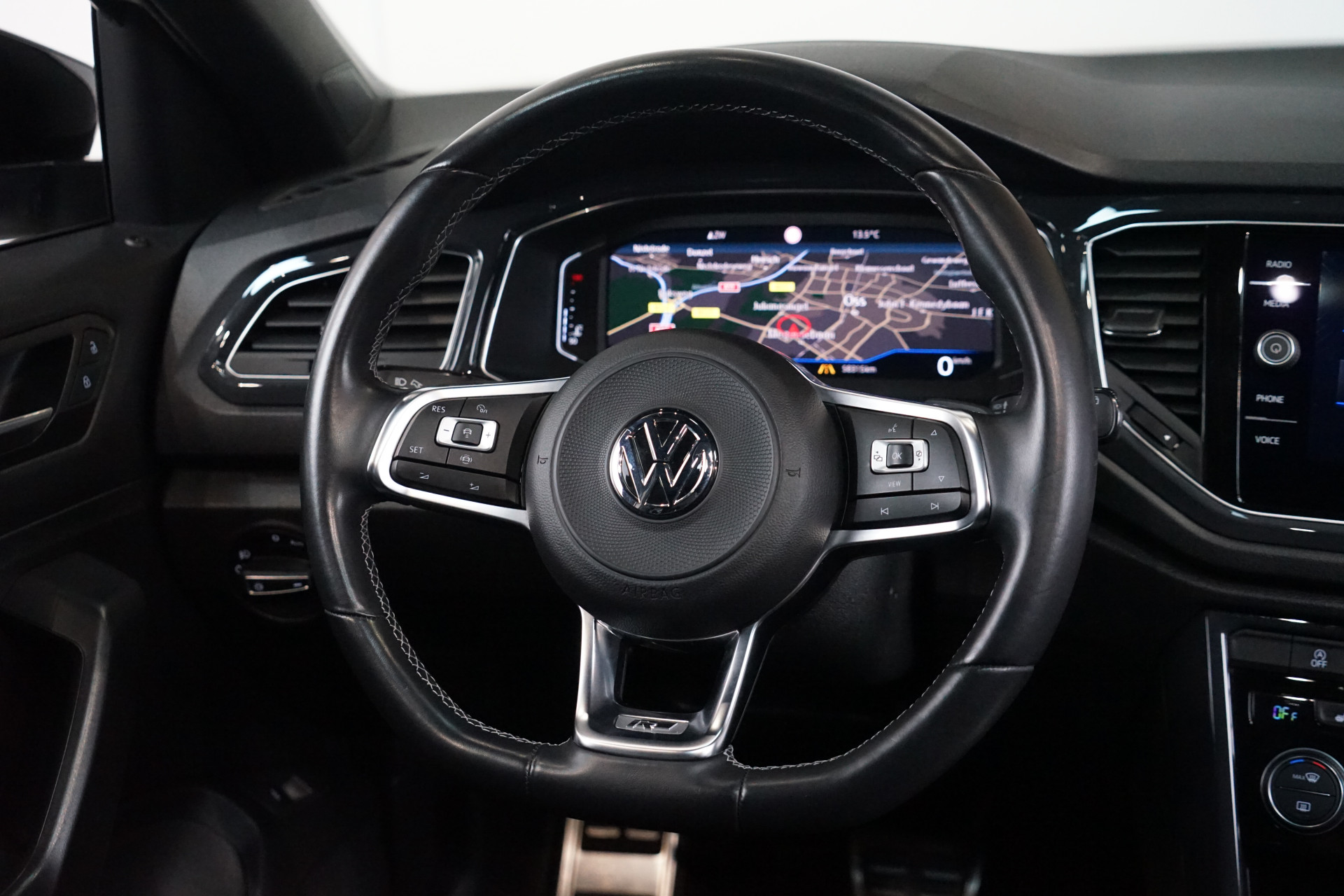 Volkswagen T-Roc 1.5 TSI R-LINE DSG 45461314-18.jpg | Autocenter Oss
