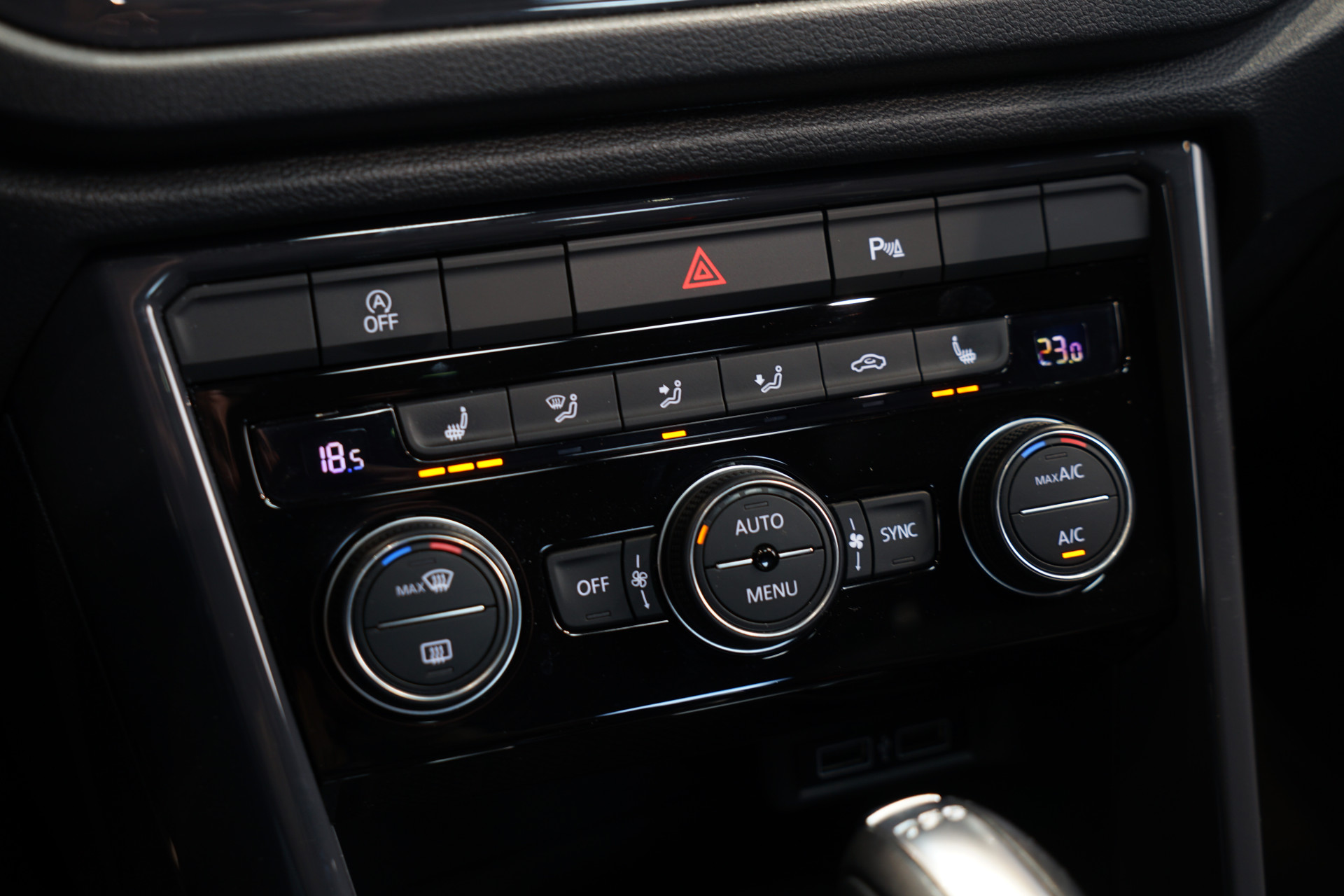 Volkswagen T-Roc 1.5 TSI R-LINE DSG 45461314-20.jpg | Autocenter Oss