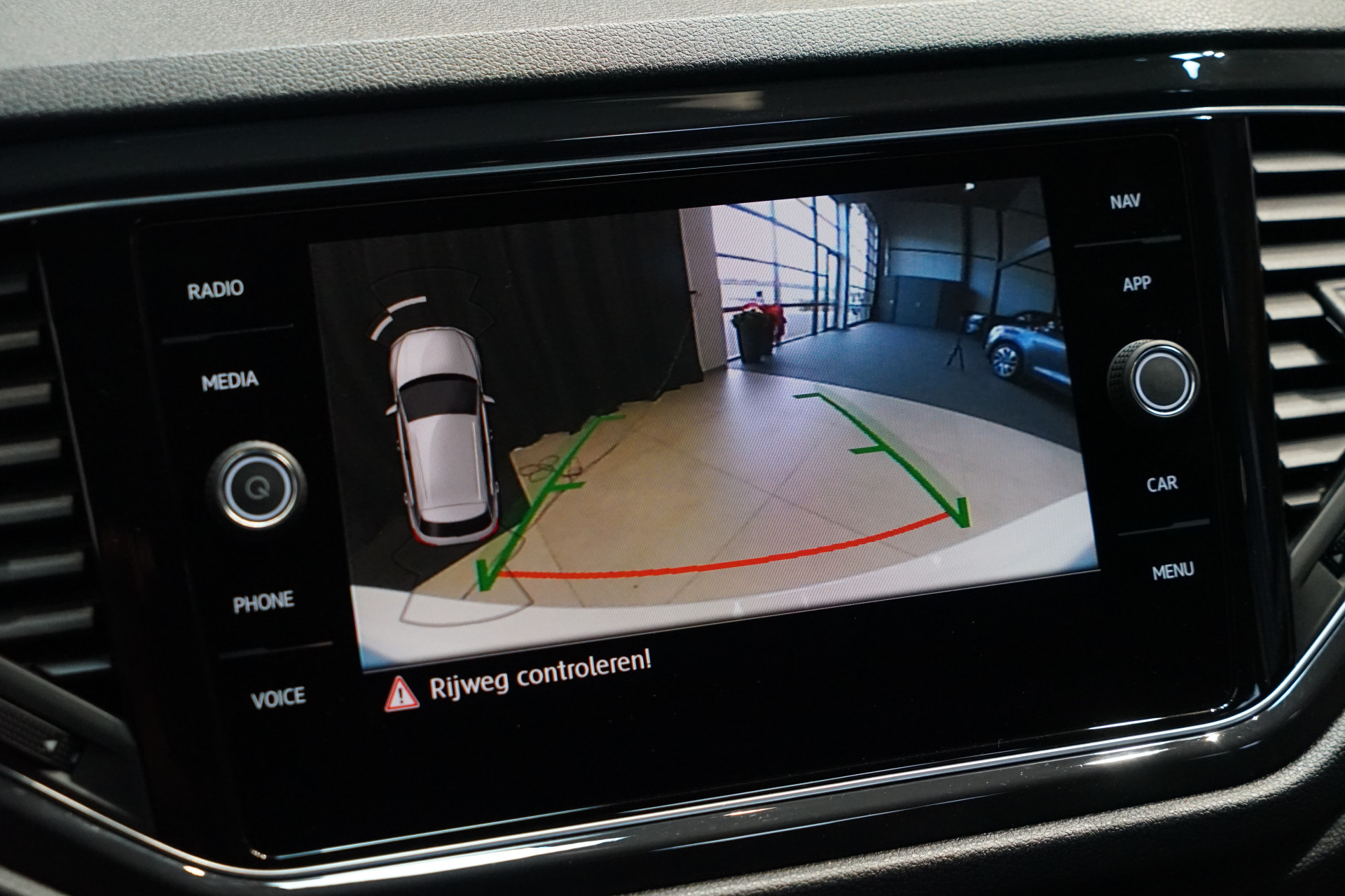 Volkswagen T-Roc 1.5 TSI R-LINE DSG 45461314-23.jpg | Autocenter Oss