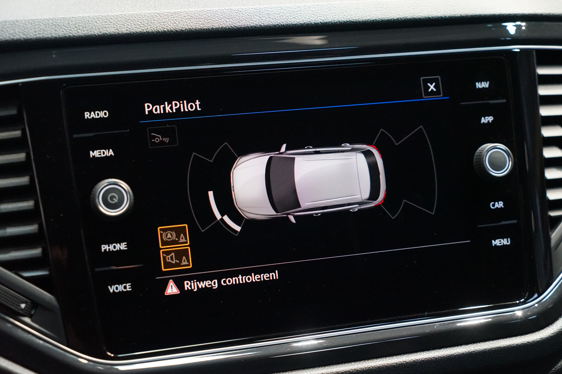 Volkswagen T-Roc 1.5 TSI R-LINE DSG 45461314-24.jpg | Autocenter Oss