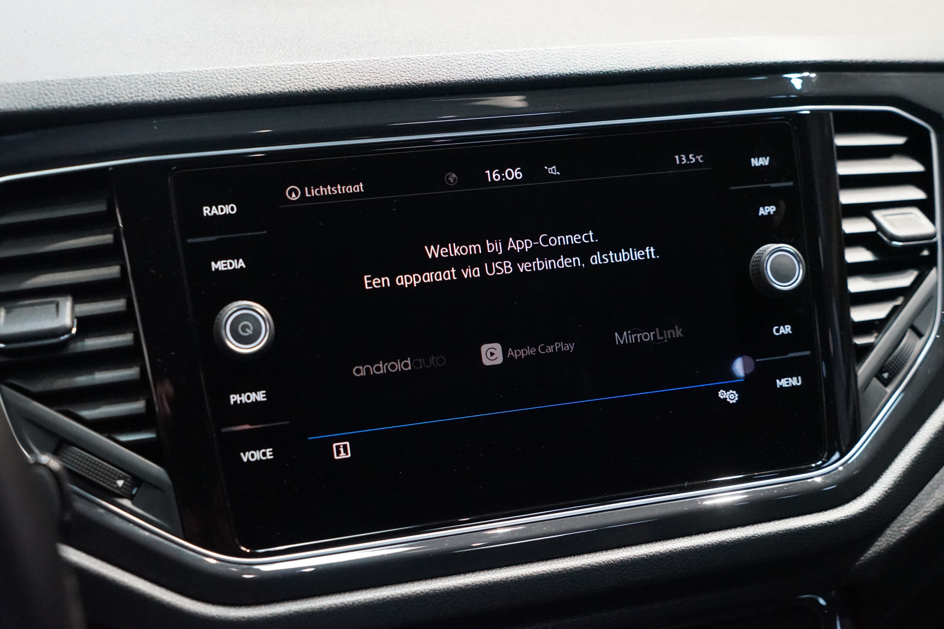 Volkswagen T-Roc 1.5 TSI R-LINE DSG 45461314-25.jpg | Autocenter Oss