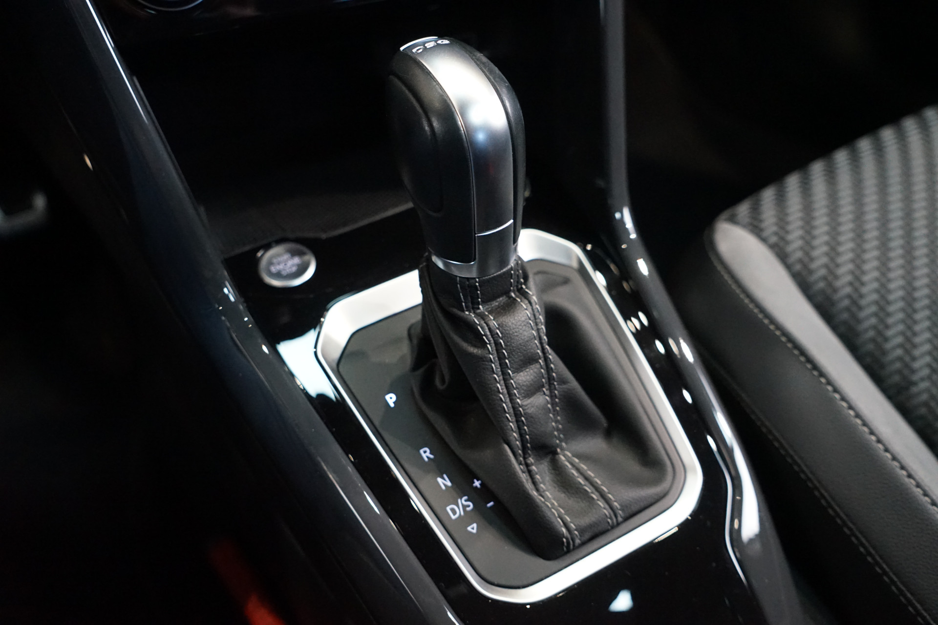 Volkswagen T-Roc 1.5 TSI R-LINE DSG 45461314-30.jpg | Autocenter Oss