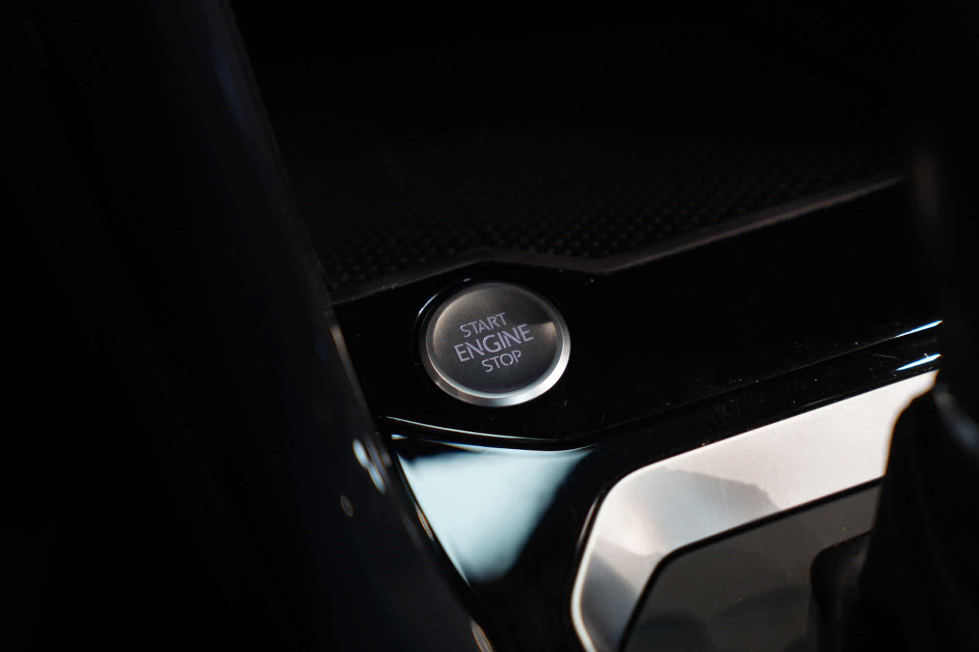 Volkswagen T-Roc 1.5 TSI R-LINE DSG 45461314-32.jpg | Autocenter Oss