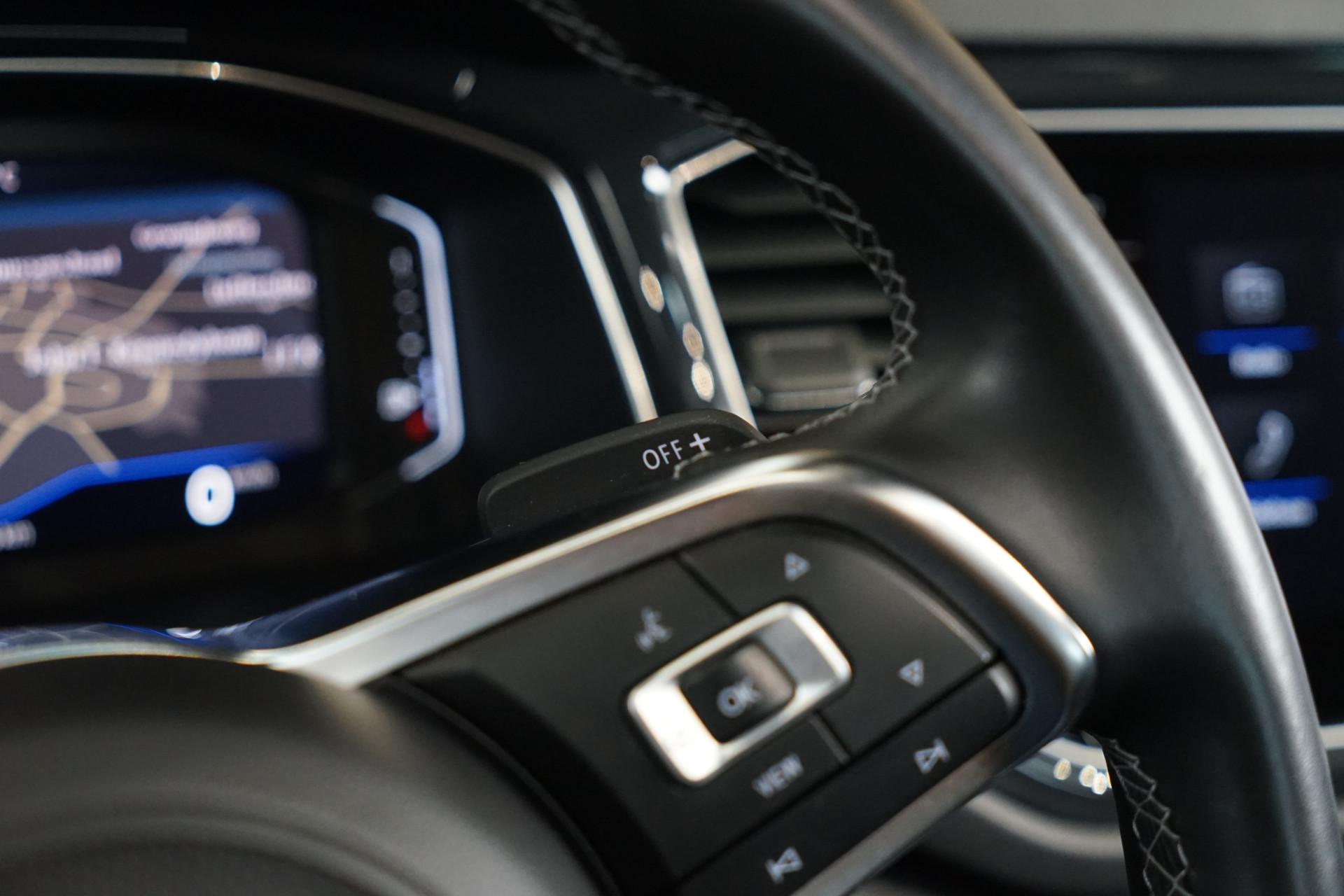 Volkswagen T-Roc 1.5 TSI R-LINE DSG 45461314-33.jpg | Autocenter Oss