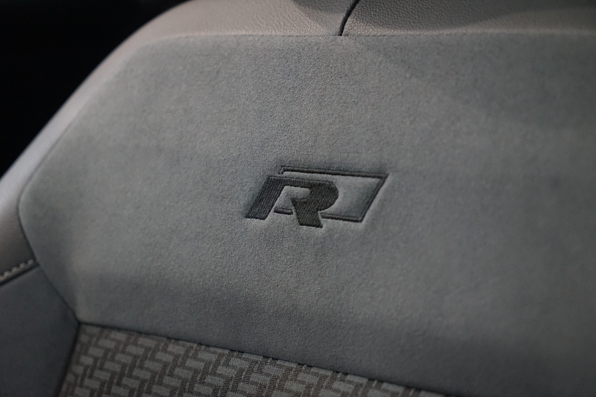 Volkswagen T-Roc 1.5 TSI R-LINE DSG 45461314-34.jpg | Autocenter Oss