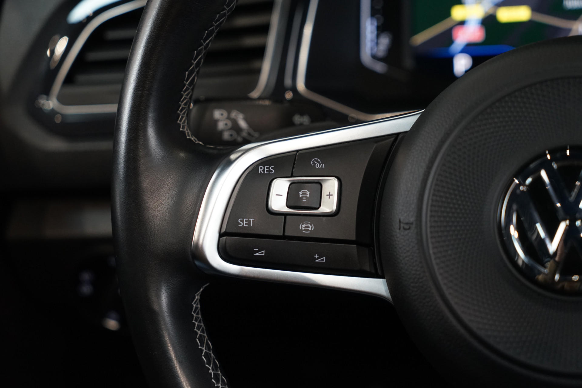 Volkswagen T-Roc 1.5 TSI R-LINE DSG 45461314-36.jpg | Autocenter Oss