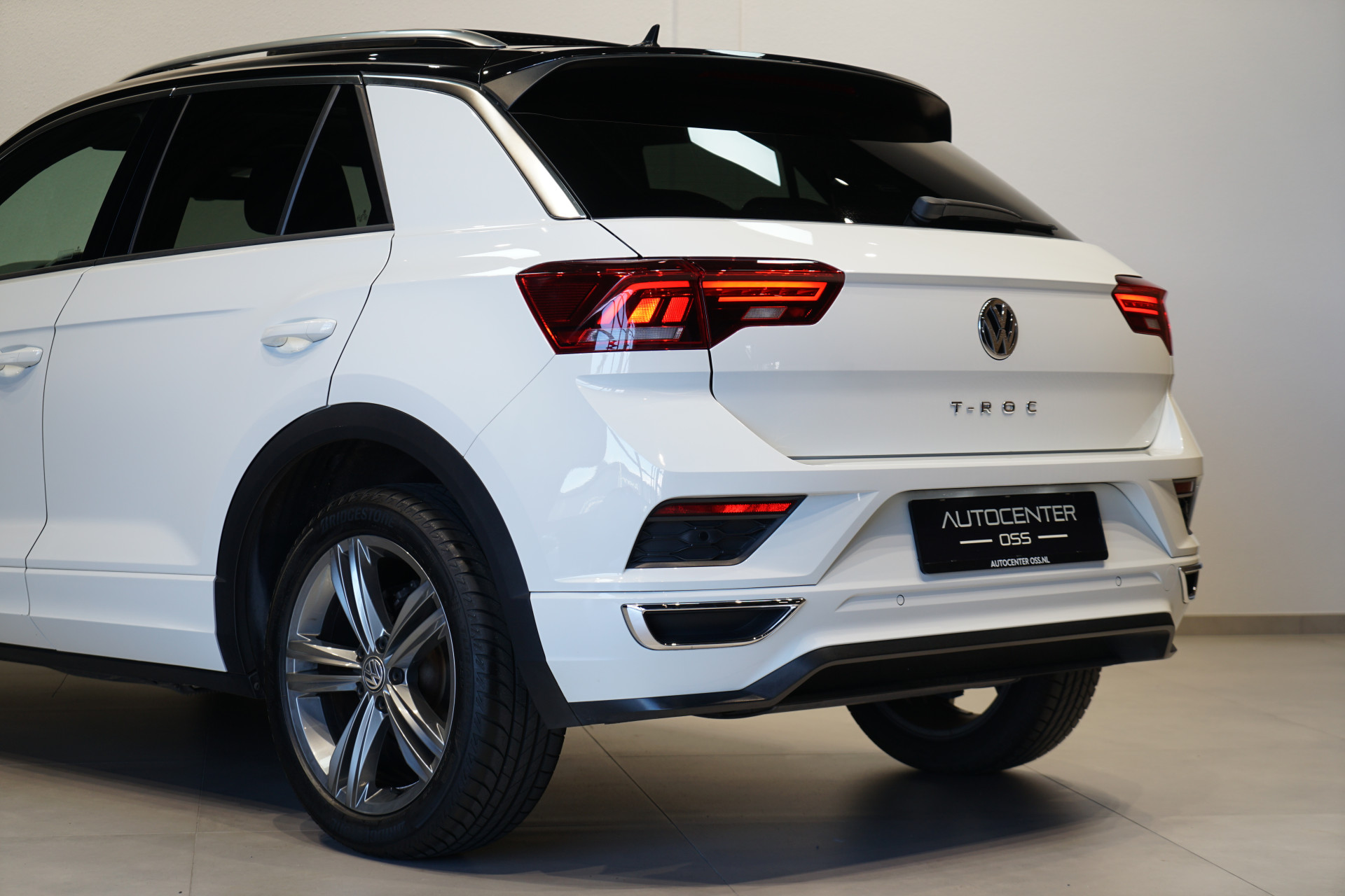 Volkswagen T-Roc 1.5 TSI R-LINE DSG 45461314-40.jpg | Autocenter Oss