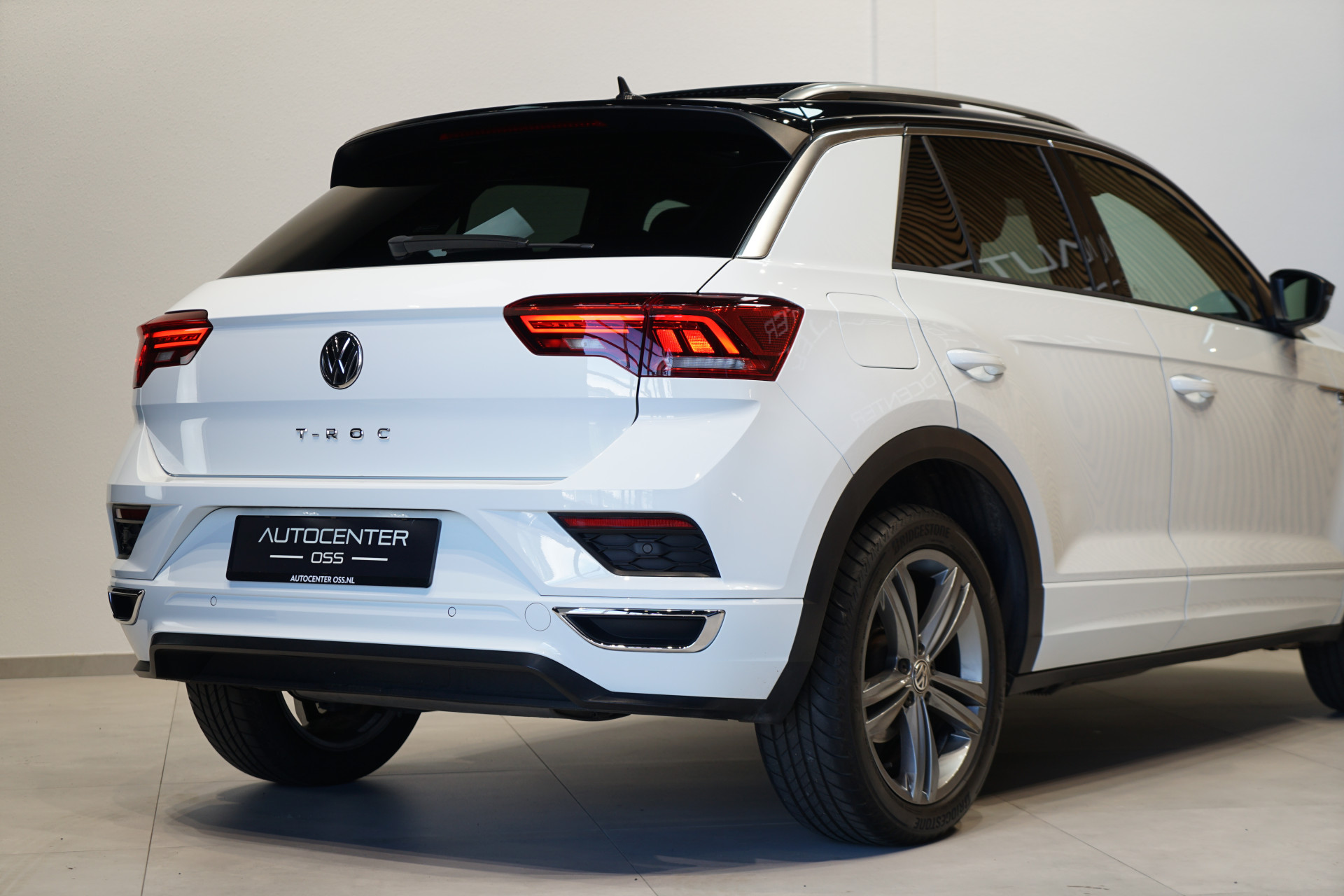 Volkswagen T-Roc 1.5 TSI R-LINE DSG 45461314-43.jpg | Autocenter Oss