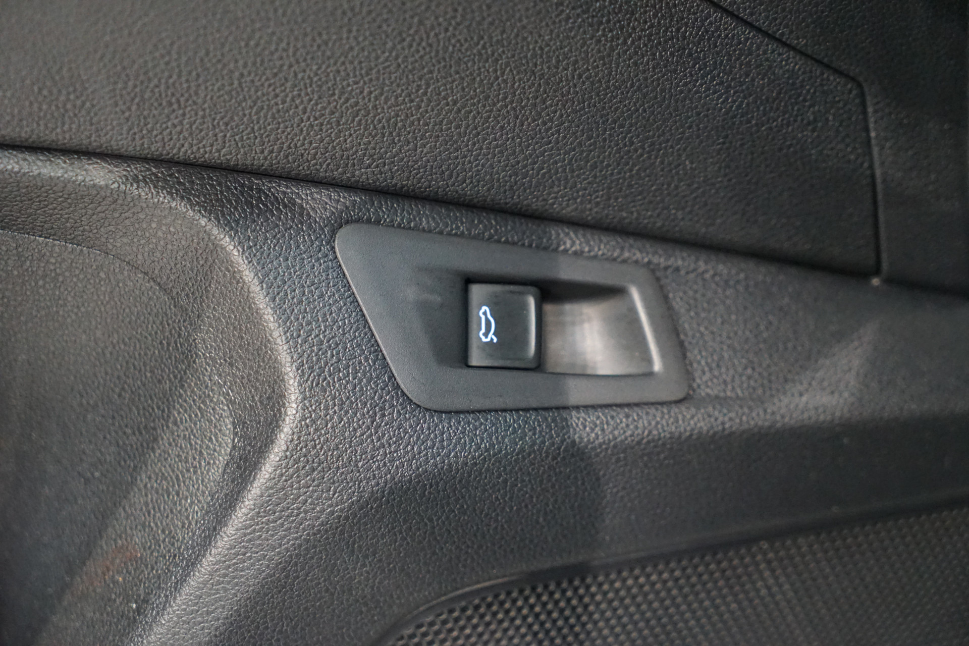 Volkswagen T-Roc 1.5 TSI R-LINE DSG 45461314-57.jpg | Autocenter Oss