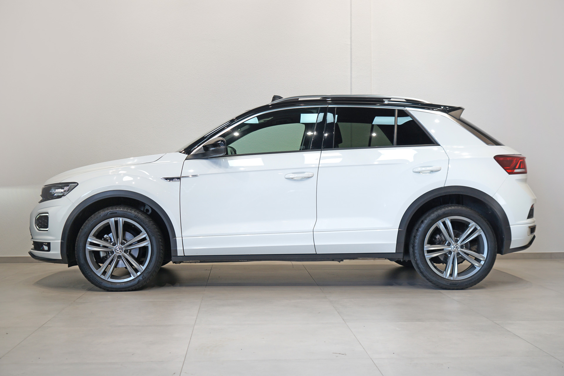 Volkswagen T-Roc 1.5 TSI R-LINE DSG 45461314-6.jpg | Autocenter Oss