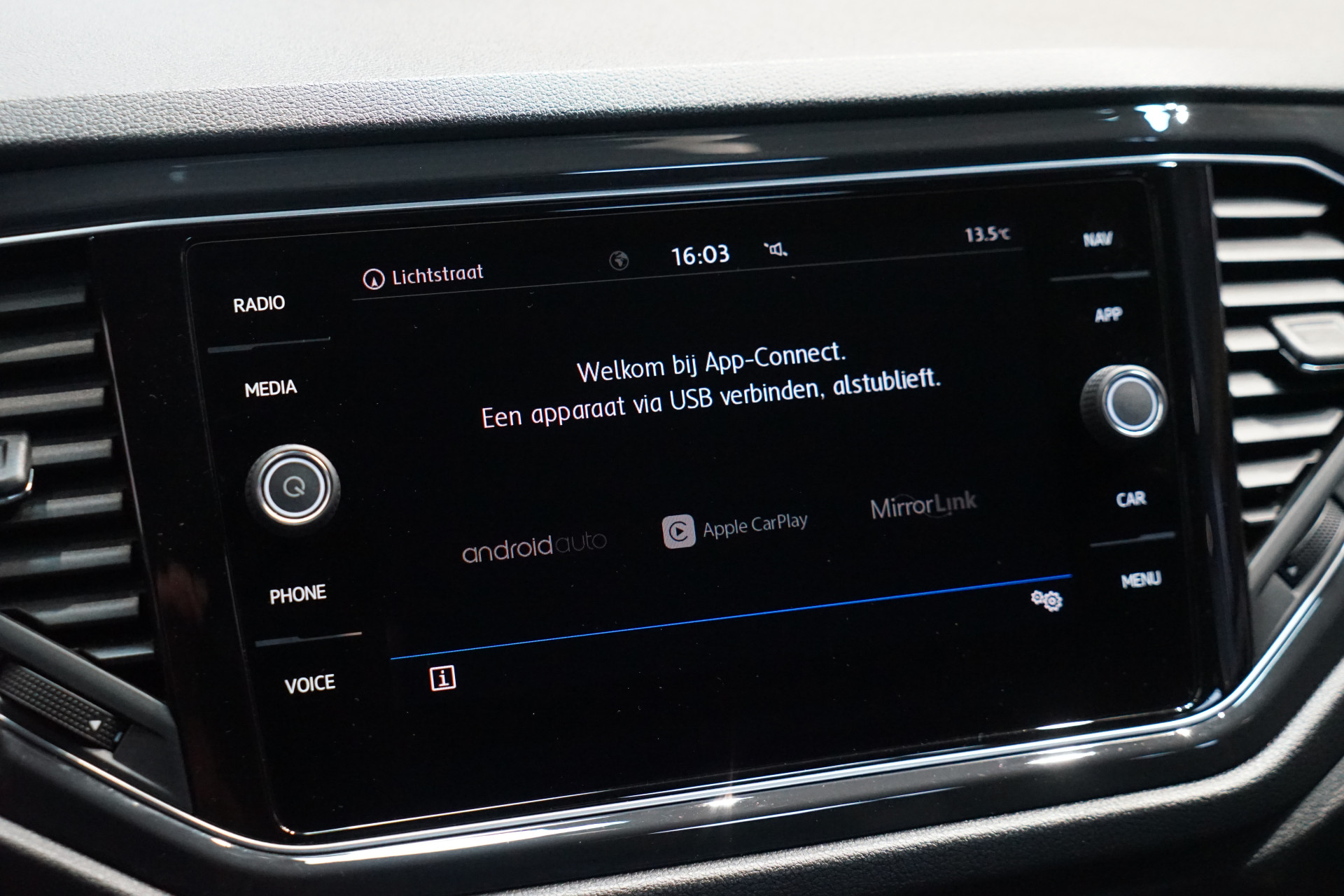 Volkswagen T-Roc 1.5 TSI R-LINE DSG 45461314-62.jpg | Autocenter Oss