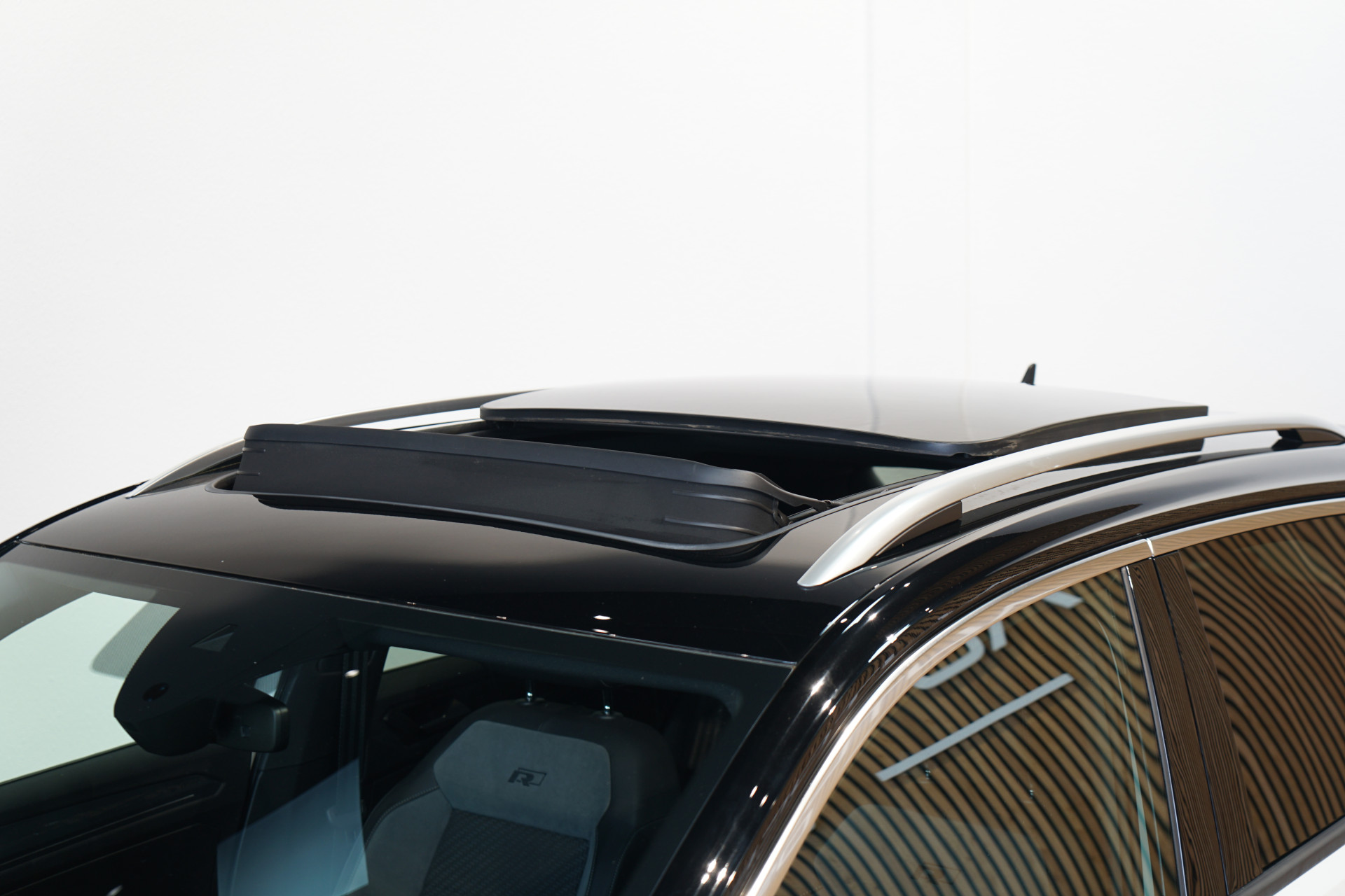 Volkswagen T-Roc 1.5 TSI R-LINE DSG 45461314-9.jpg | Autocenter Oss