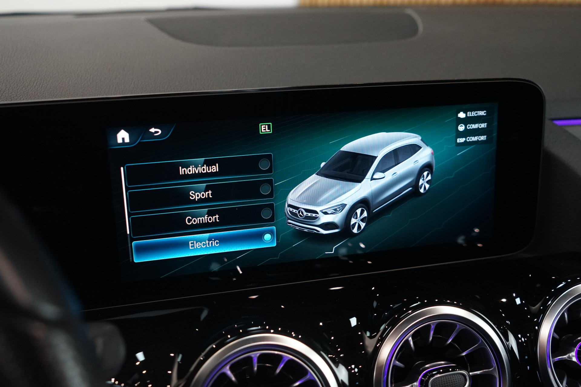 Mercedes-Benz GLA 250 e AMG 45473377-60.jpg | Autocenter Oss