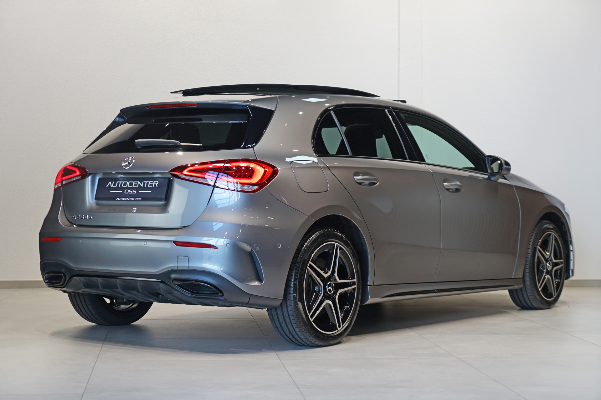 Mercedes-Benz A-Klasse 250 e AMG 46135251-1.jpg | Autocenter Oss