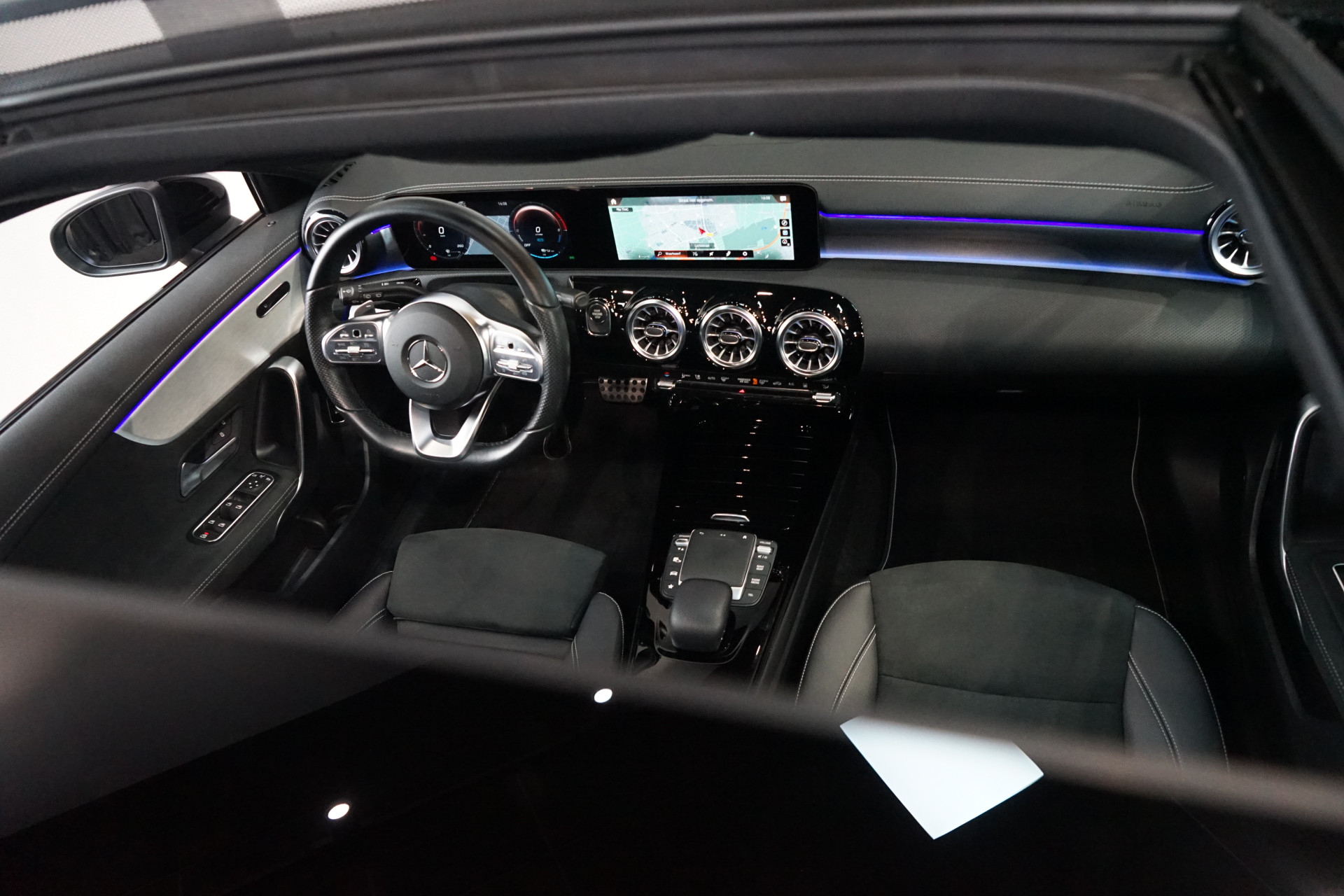 Mercedes-Benz A-Klasse 250 e AMG 46135251-2.jpg | Autocenter Oss