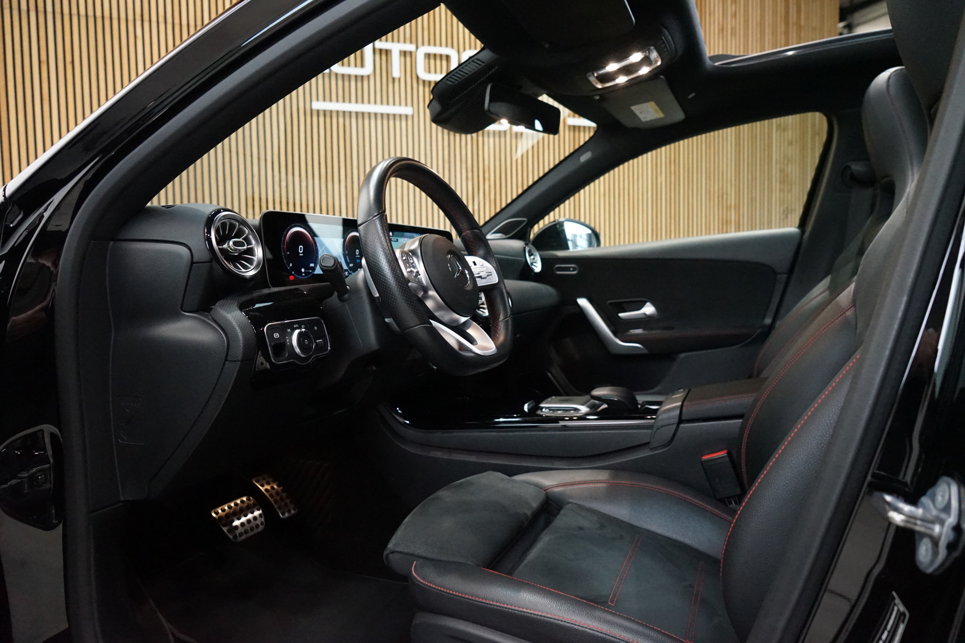 Mercedes-Benz A-Klasse 250 e AMG 46470753-11.jpg | Autocenter Oss