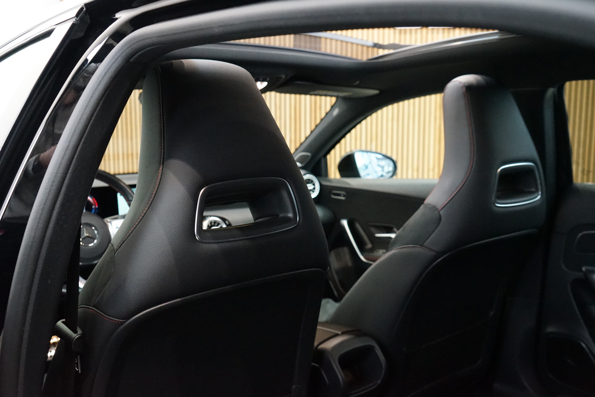 Mercedes-Benz A-Klasse 250 e AMG 46470753-12.jpg | Autocenter Oss