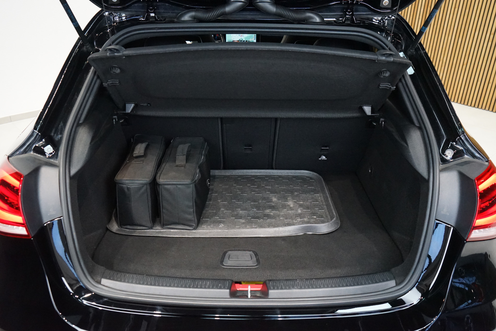 Mercedes-Benz A-Klasse 250 e AMG 46470753-14.jpg | Autocenter Oss