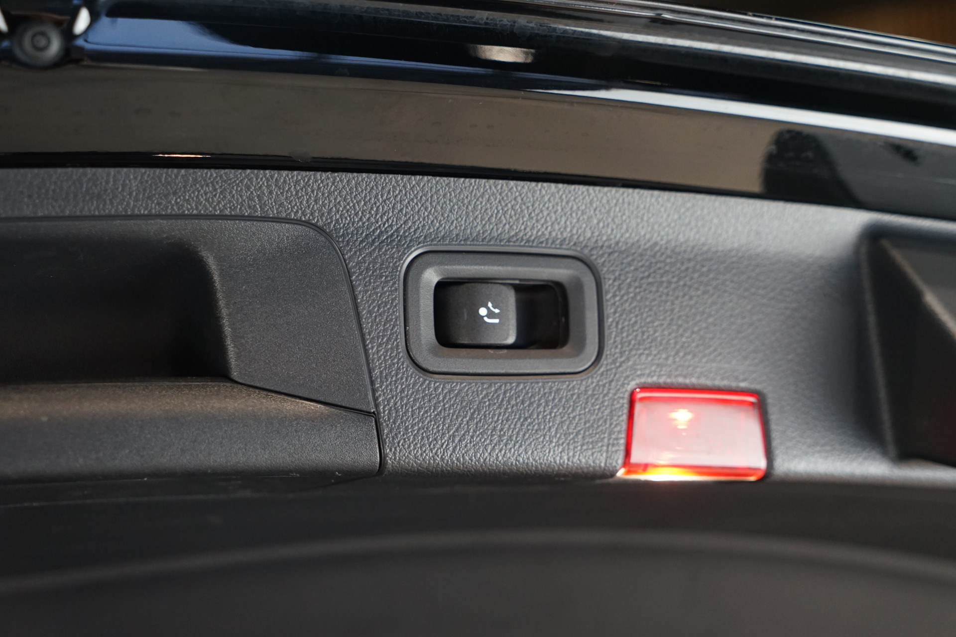 Mercedes-Benz A-Klasse 250 e AMG 46470753-18.jpg | Autocenter Oss