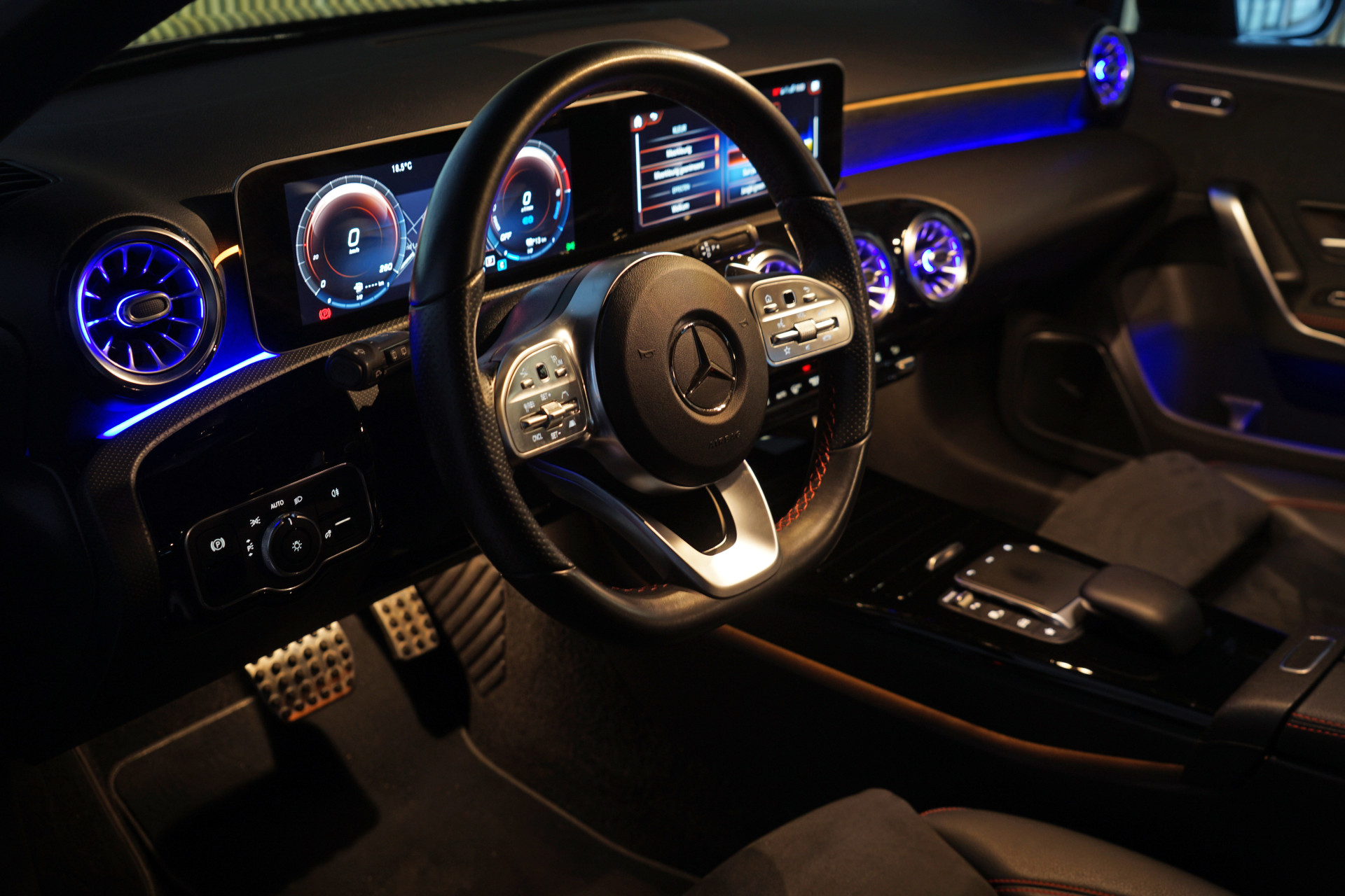 Mercedes-Benz A-Klasse 250 e AMG 46470753-2.jpg | Autocenter Oss