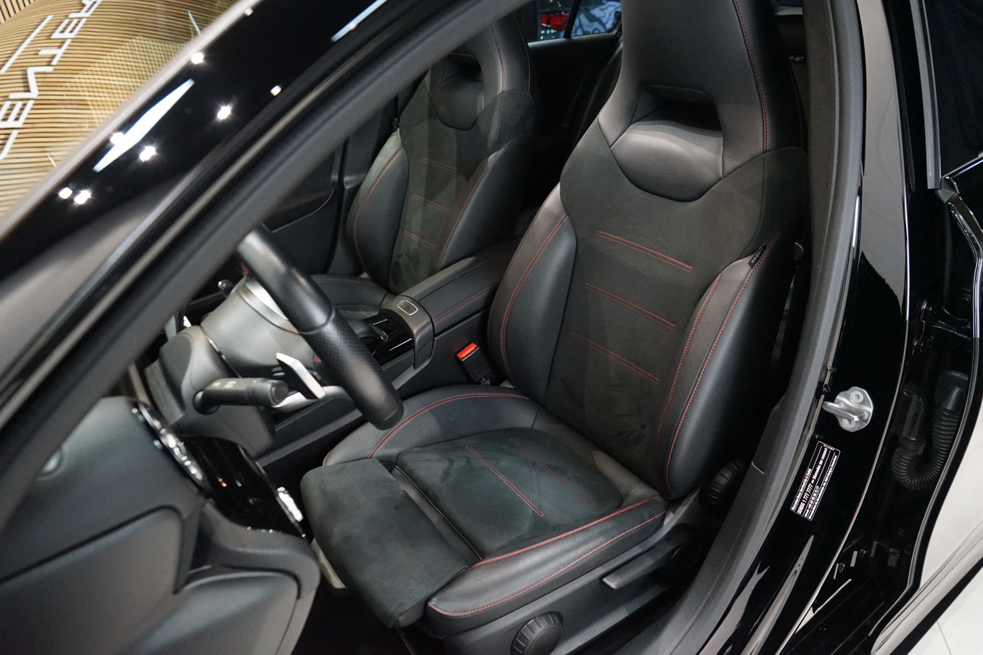 Mercedes-Benz A-Klasse 250 e AMG 46470753-33.jpg | Autocenter Oss