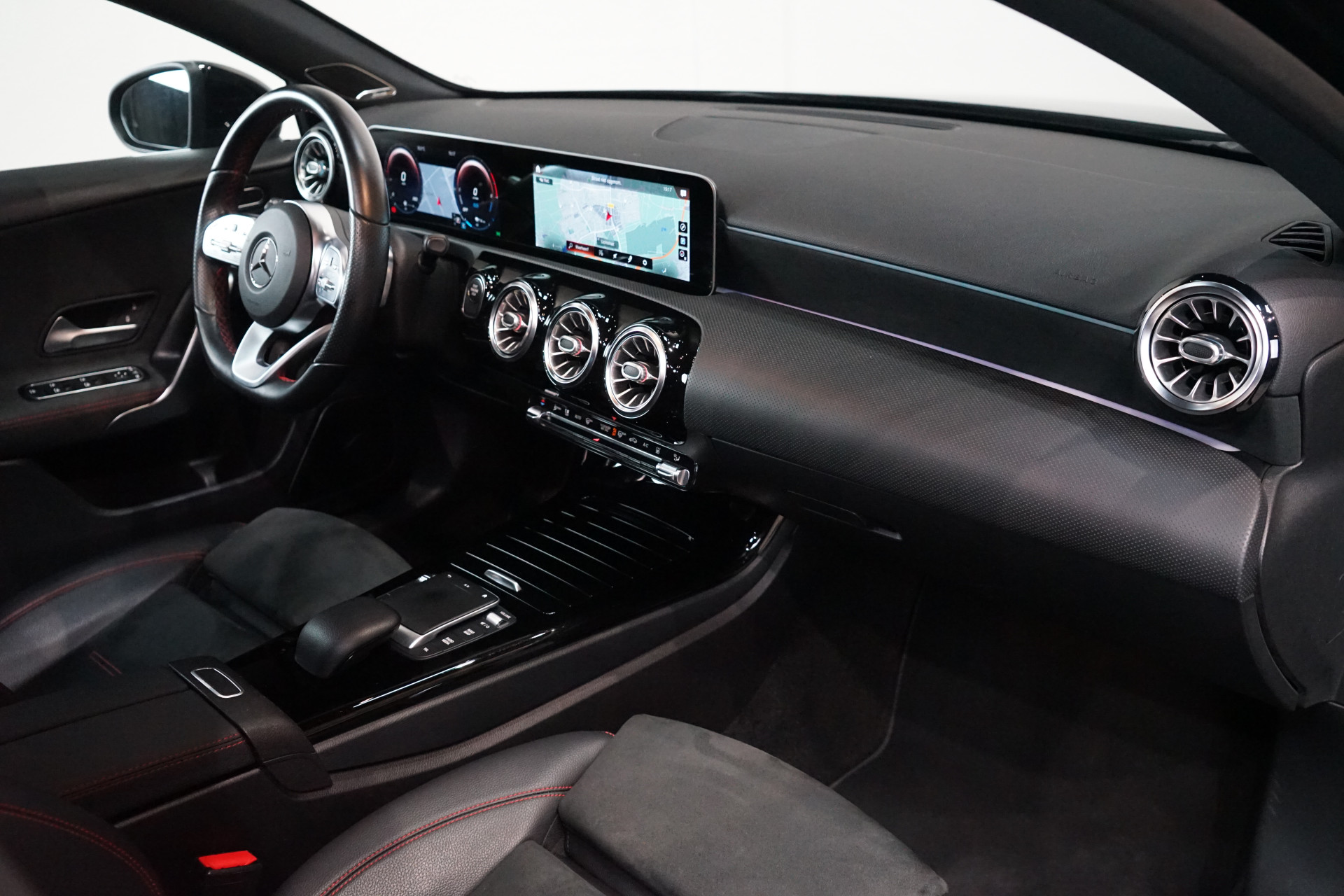 Mercedes-Benz A-Klasse 250 e AMG 46470753-34.jpg | Autocenter Oss