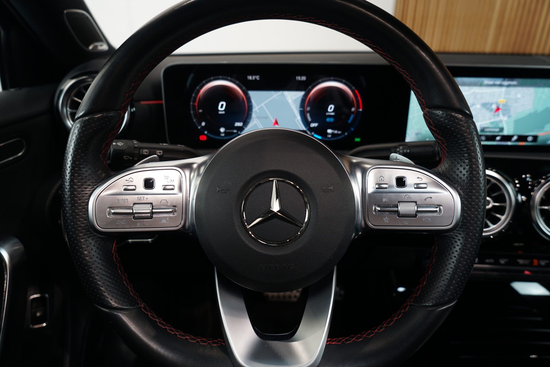 Mercedes-Benz A-Klasse 250 e AMG 46470753-37.jpg | Autocenter Oss