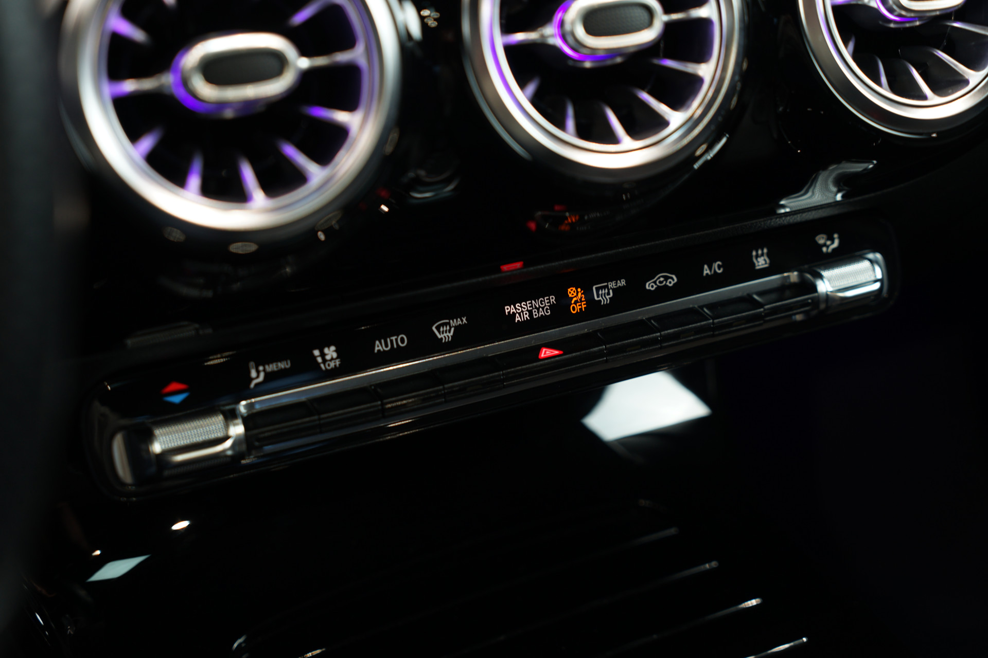 Mercedes-Benz A-Klasse 250 e AMG 46470753-40.jpg | Autocenter Oss