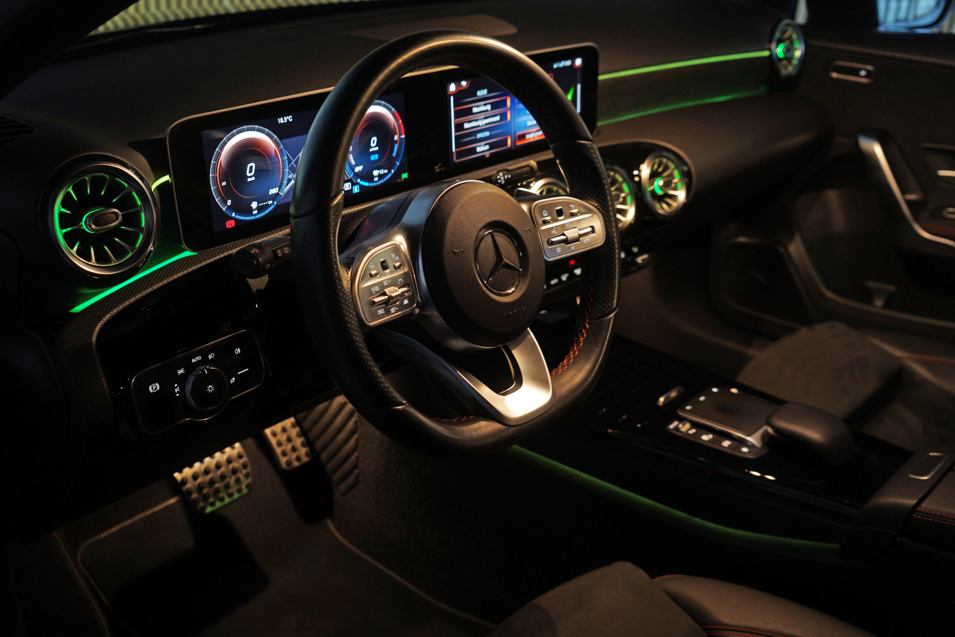 Mercedes-Benz A-Klasse 250 e AMG 46470753-41.jpg | Autocenter Oss