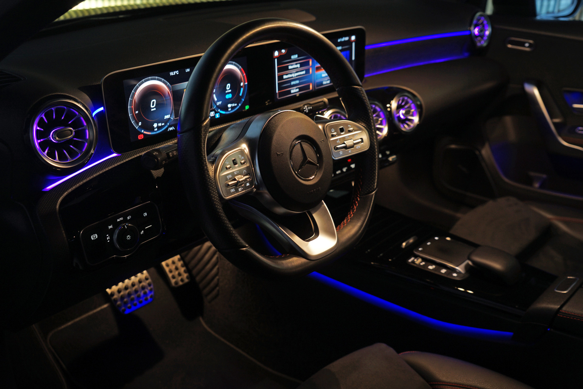 Mercedes-Benz A-Klasse 250 e AMG 46470753-42.jpg | Autocenter Oss