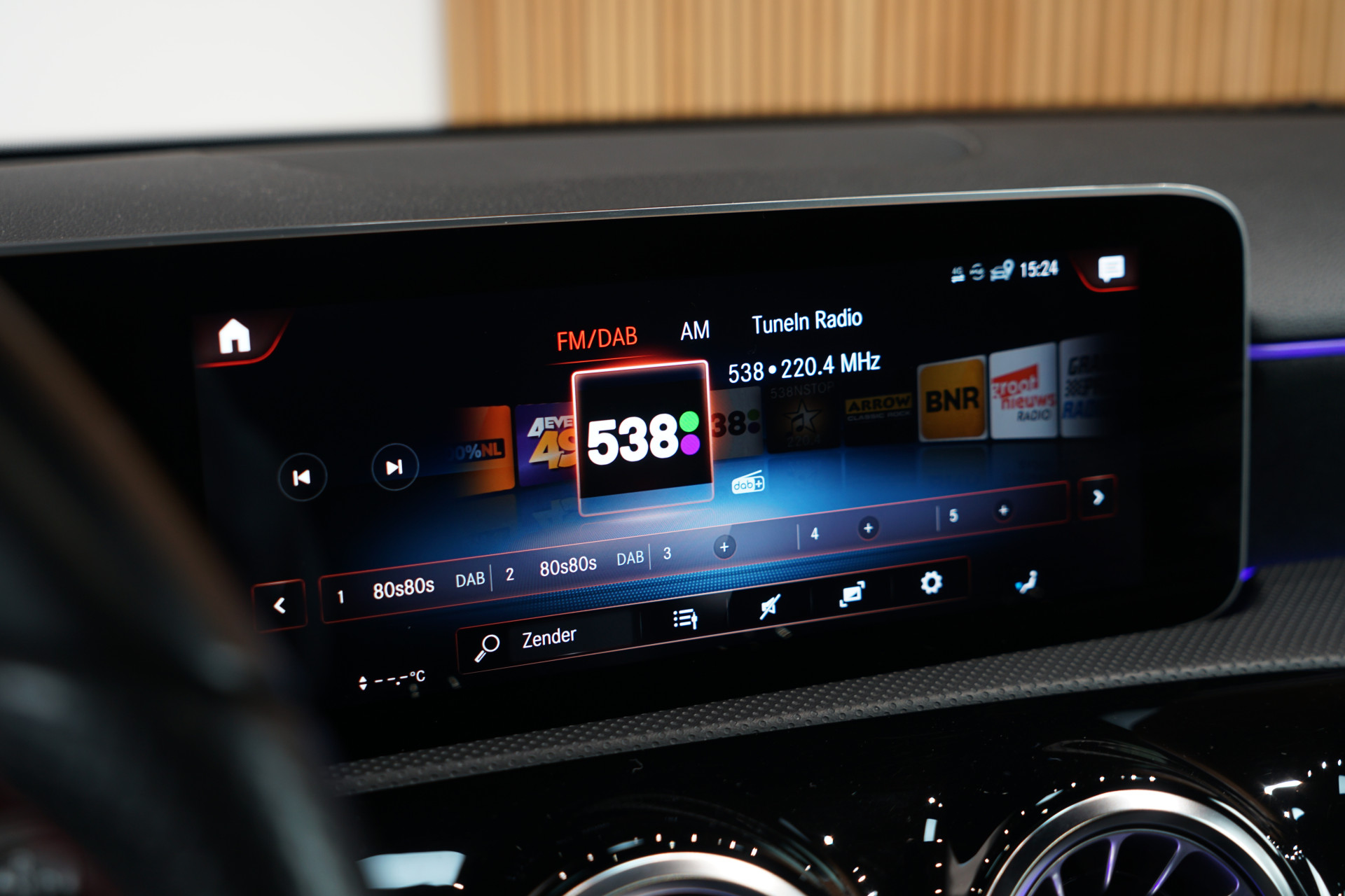 Mercedes-Benz A-Klasse 250 e AMG 46470753-44.jpg | Autocenter Oss