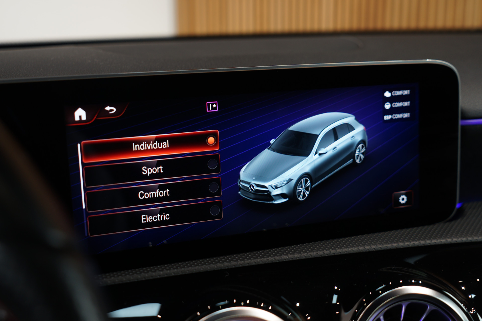 Mercedes-Benz A-Klasse 250 e AMG 46470753-54.jpg | Autocenter Oss