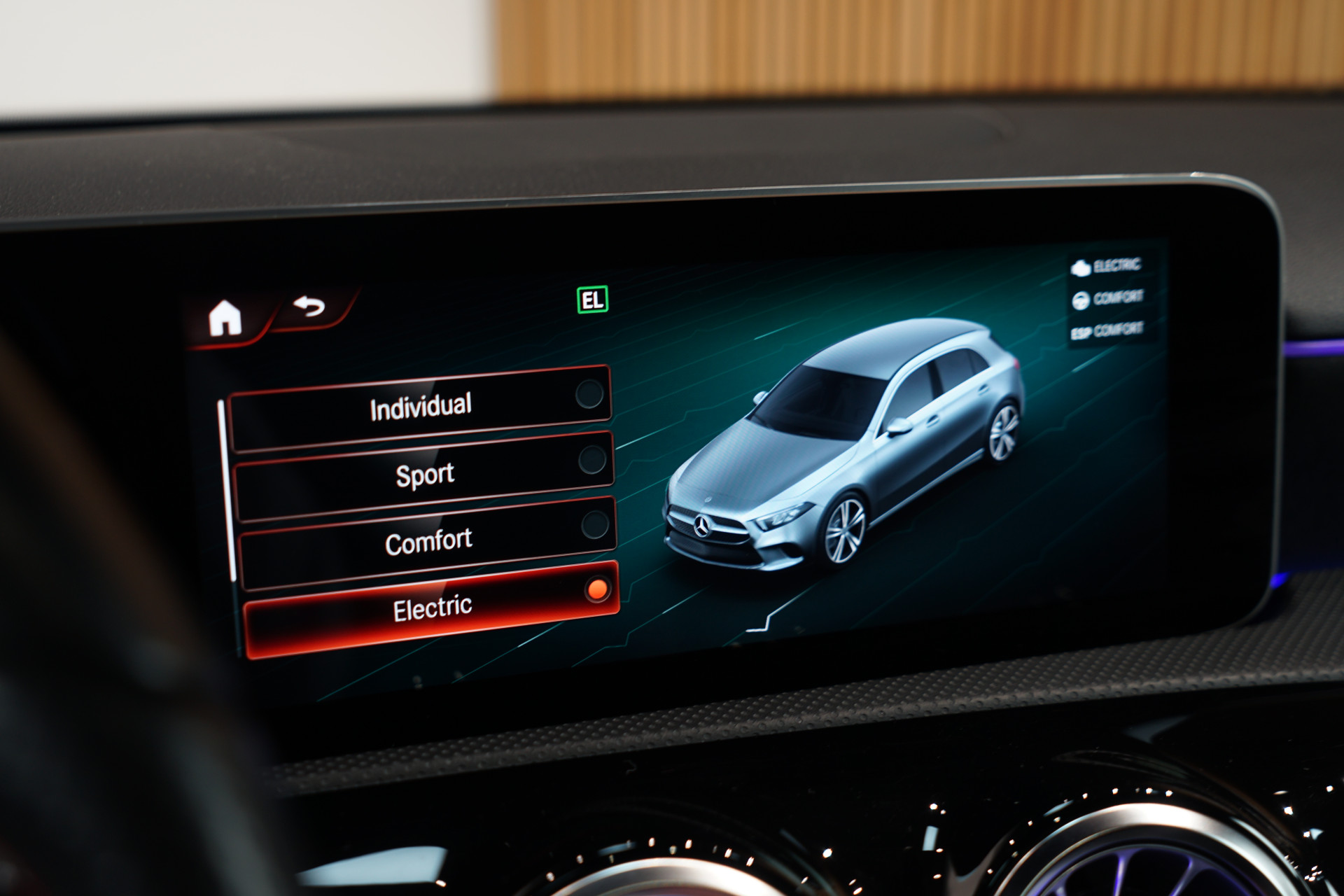 Mercedes-Benz A-Klasse 250 e AMG 46470753-56.jpg | Autocenter Oss