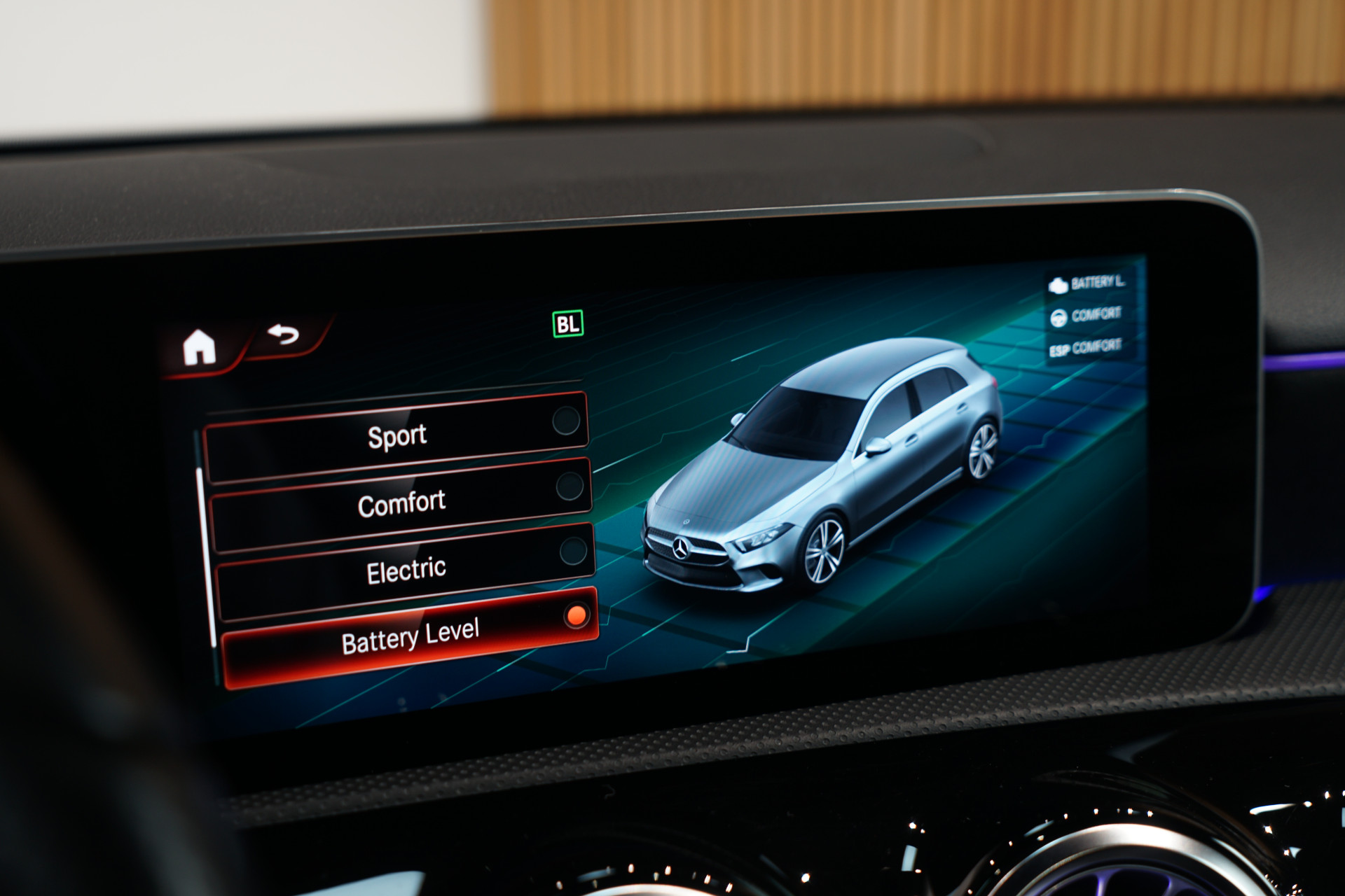 Mercedes-Benz A-Klasse 250 e AMG 46470753-57.jpg | Autocenter Oss