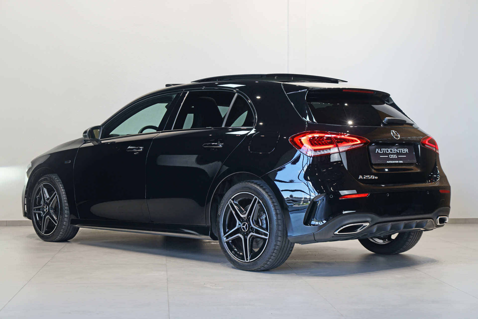 Mercedes-Benz A-Klasse 250 e AMG 46470753-7.jpg | Autocenter Oss