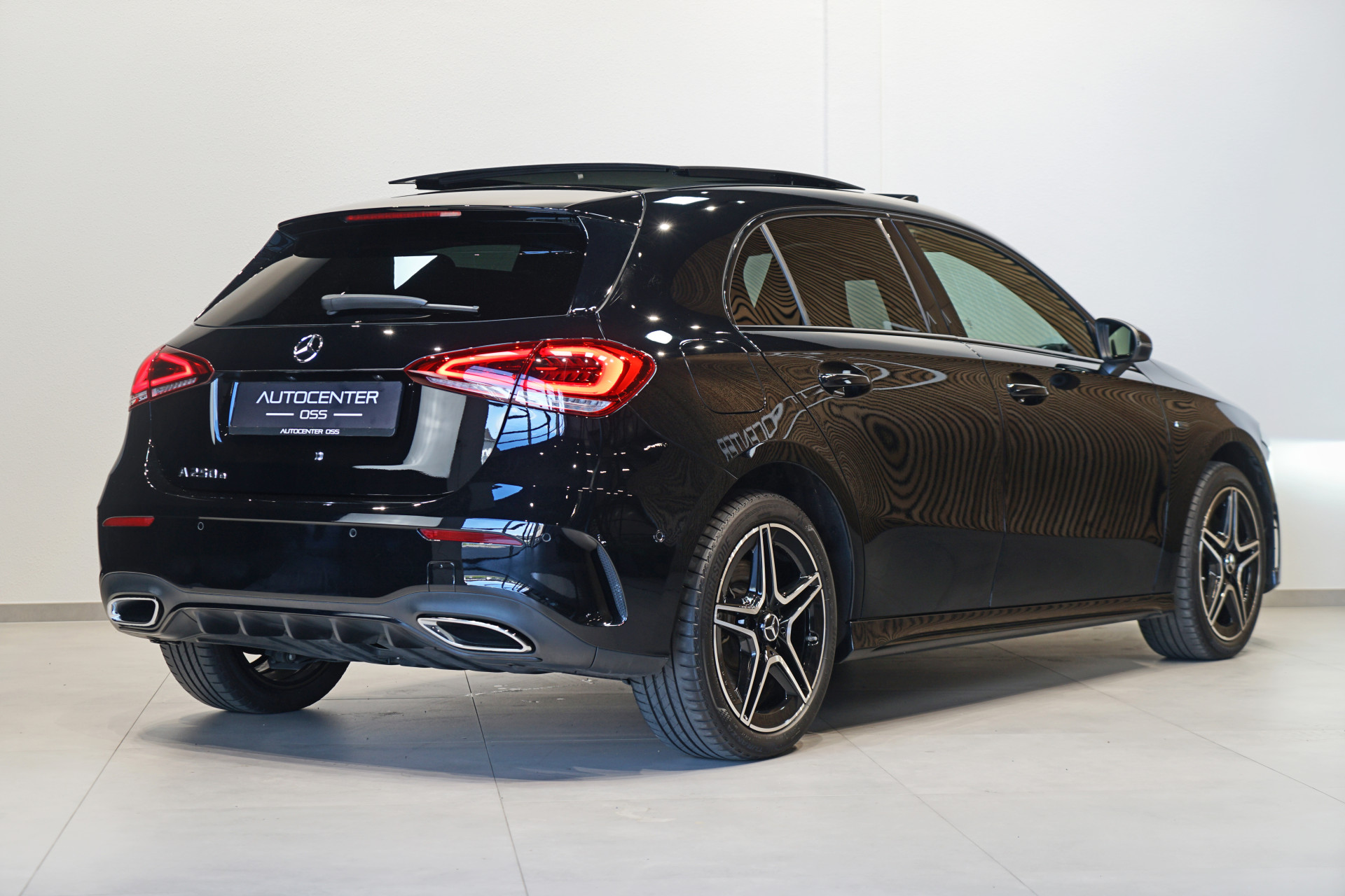 Mercedes-Benz A-Klasse 250 e AMG 46470753-8.jpg | Autocenter Oss