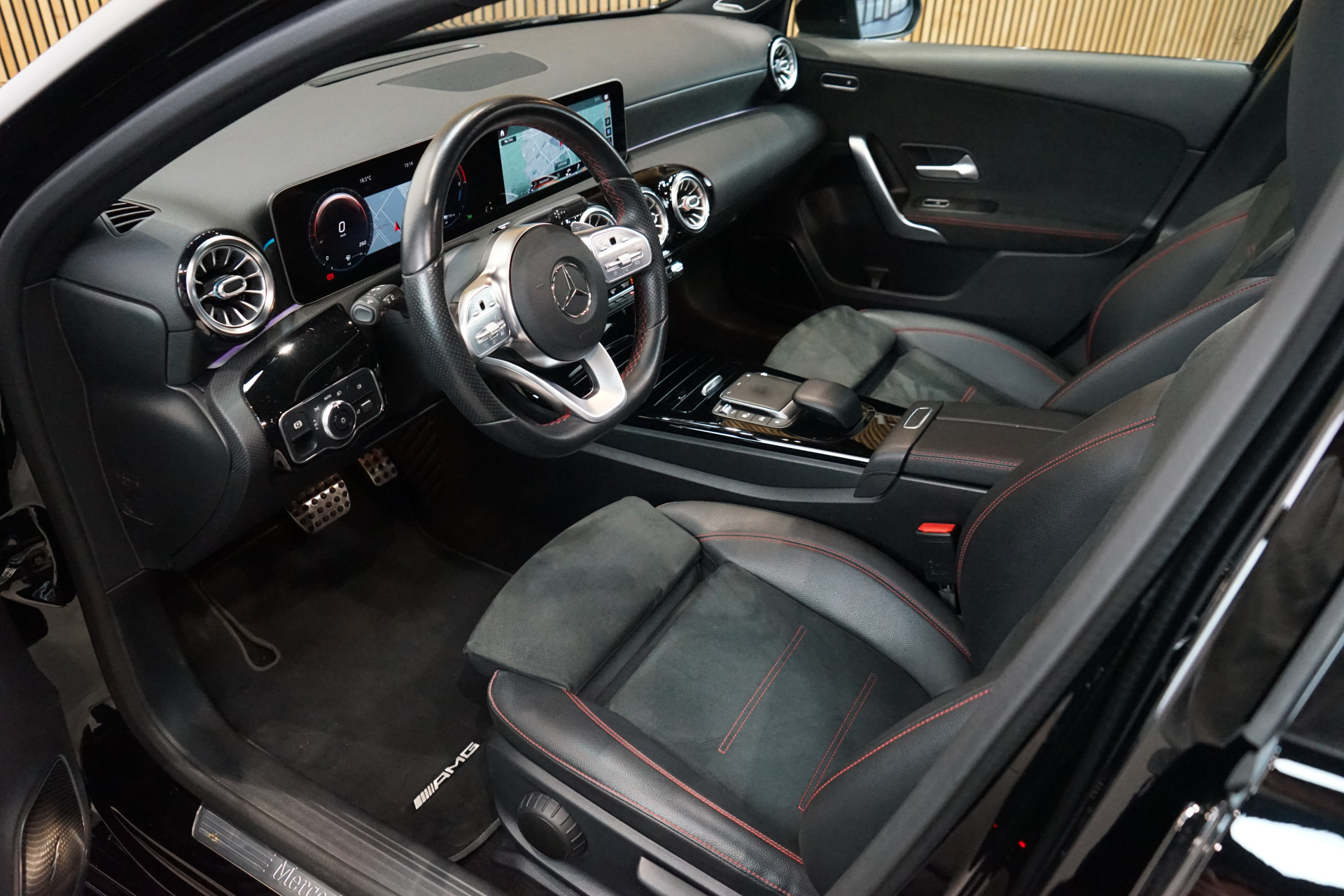 Mercedes-Benz A-Klasse 250 e AMG 46470753-9.jpg | Autocenter Oss