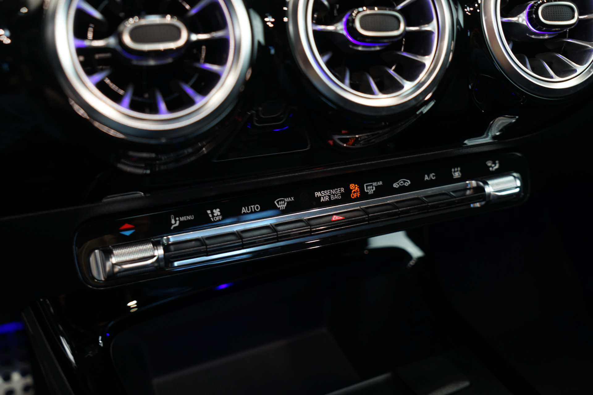 Mercedes-Benz CLA-Klasse 250 e 46530485-30.jpg | Autocenter Oss