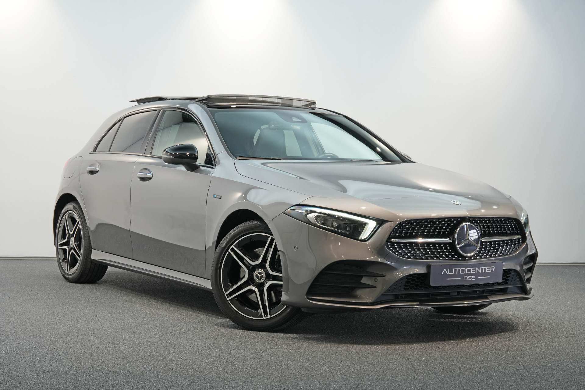 Mercedes-Benz A-Klasse 250 e 47200764-2.jpg | Autocenter Oss