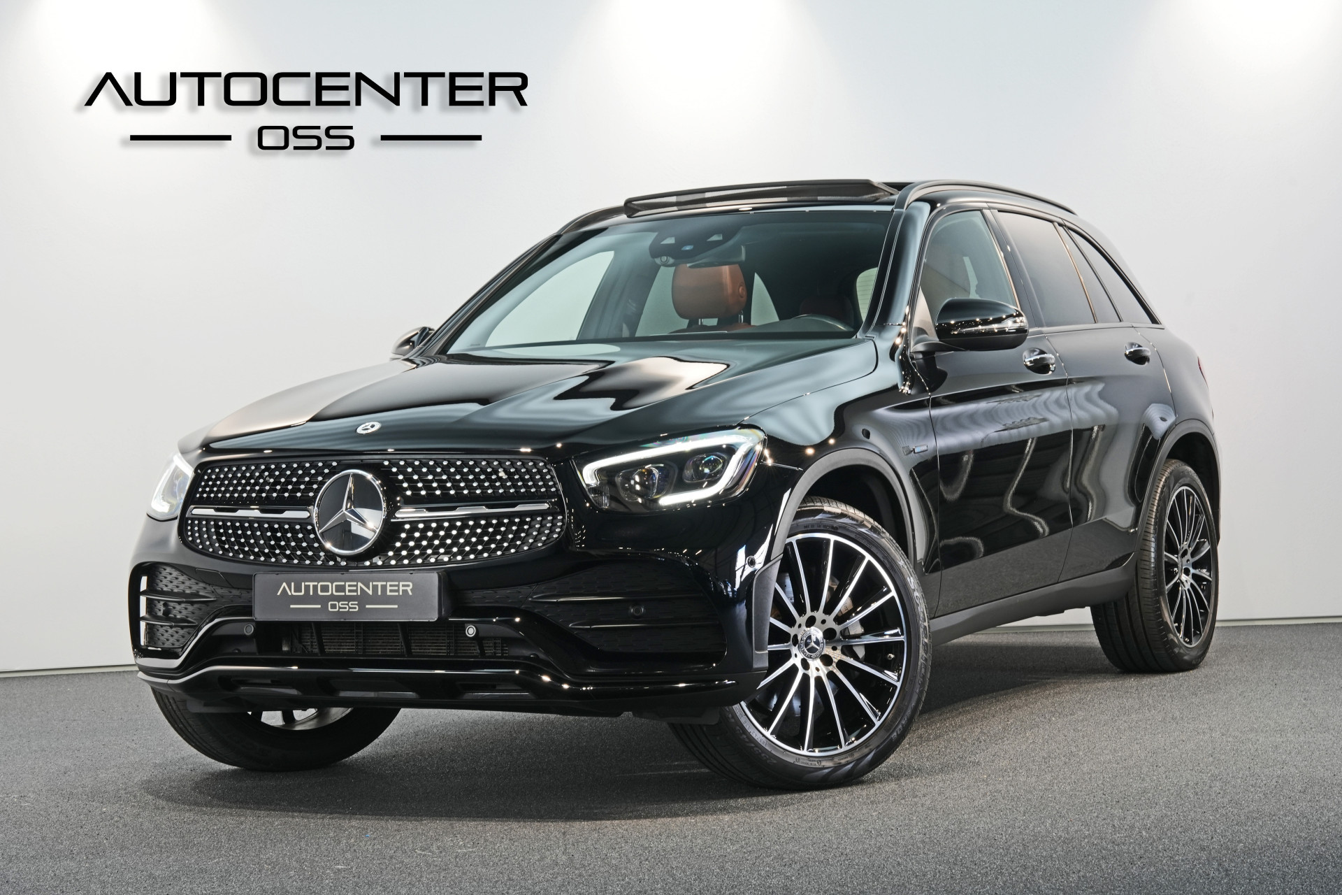 Mercedes-Benz GLC 300e 4MATIC AMG 47450601-0.jpg | Autocenter Oss
