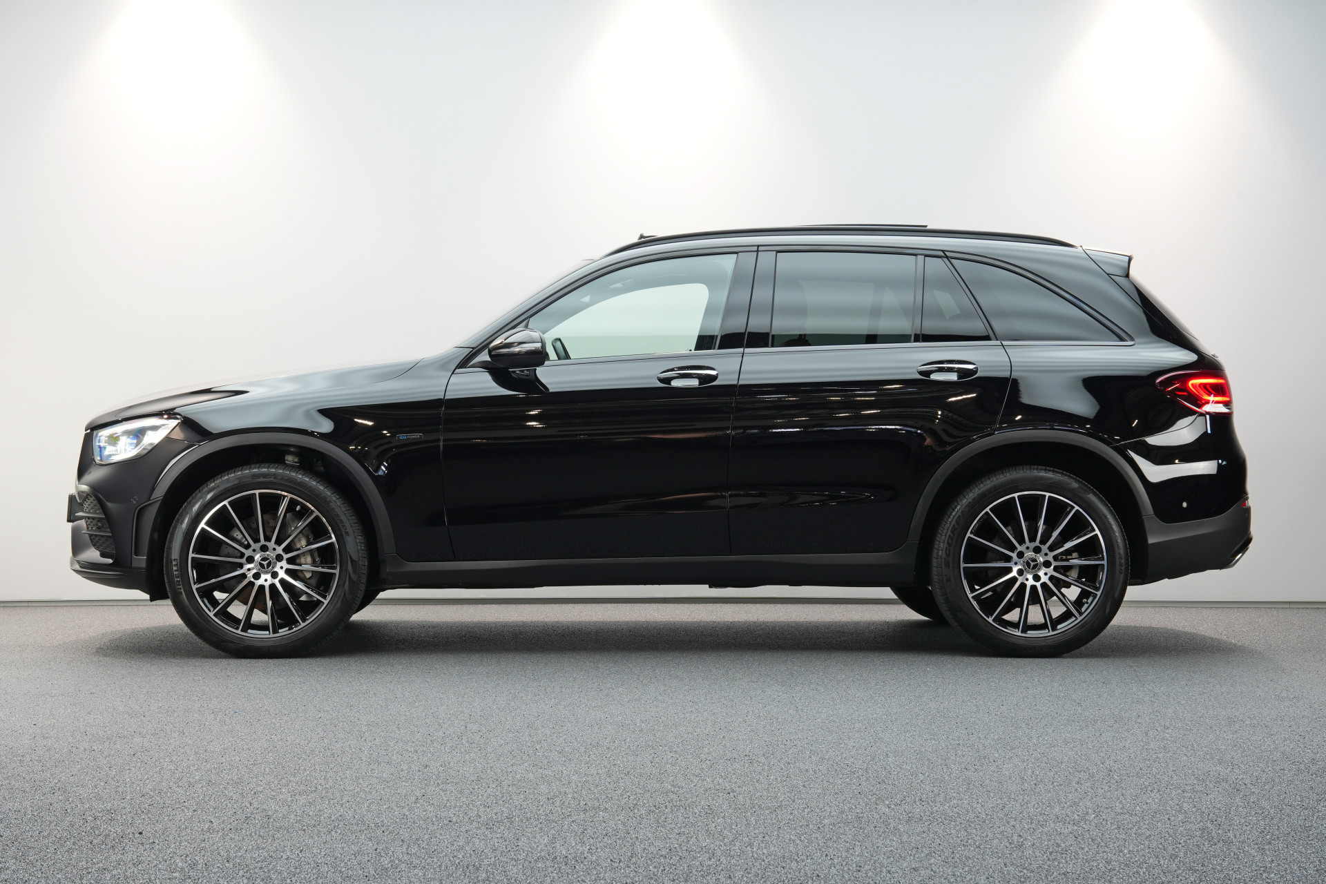 Mercedes-Benz GLC 300e 4MATIC AMG 47450601-1.jpg | Autocenter Oss