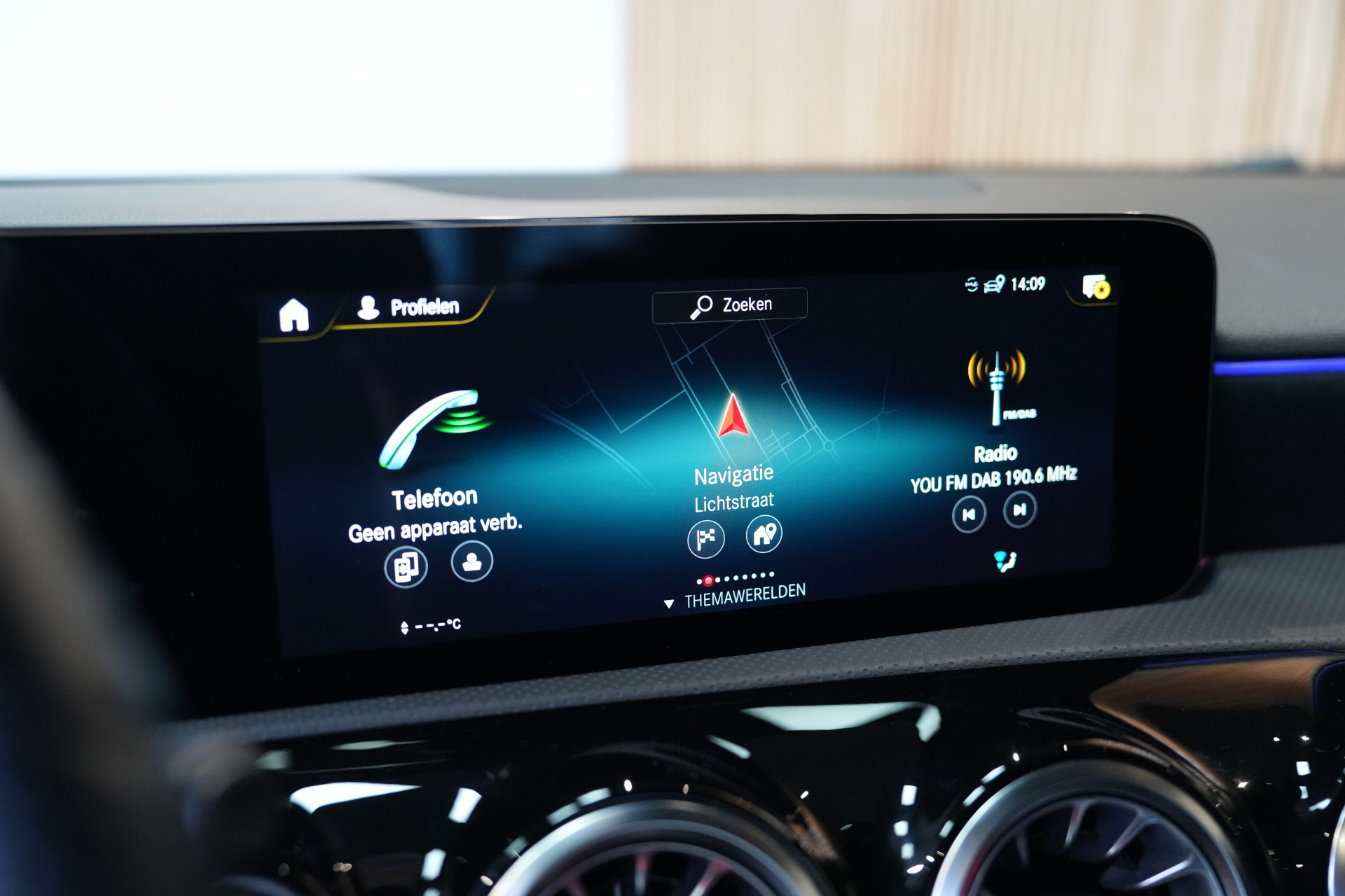 Mercedes-Benz A-Klasse 250 e Limousine AMG 47484447-11.jpg | Autocenter Oss