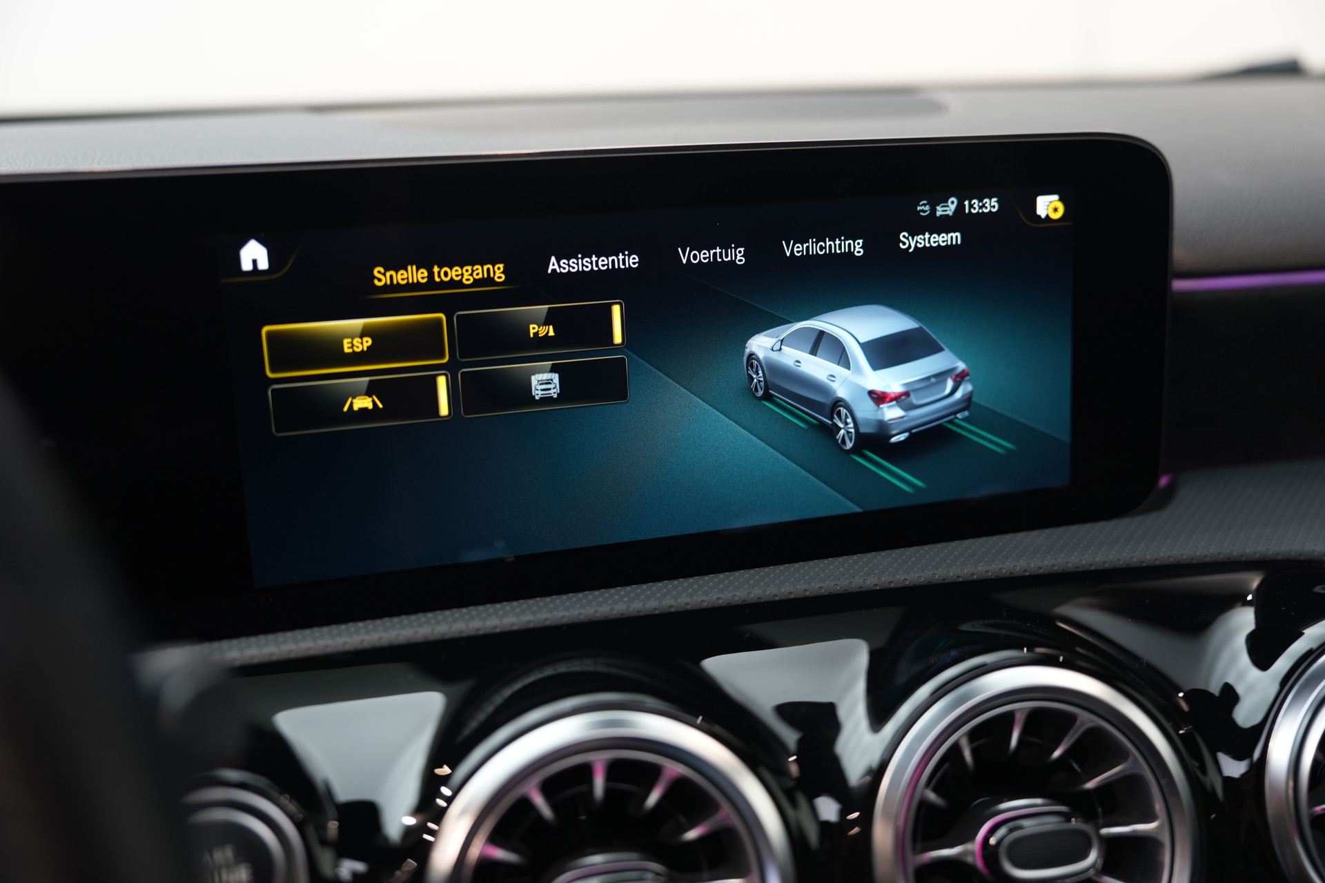 Mercedes-Benz A-Klasse 250 e Limousine AMG 47484447-18.jpg | Autocenter Oss